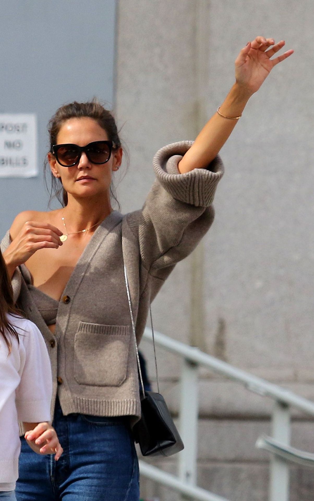 Katie Holmes Sexy 031