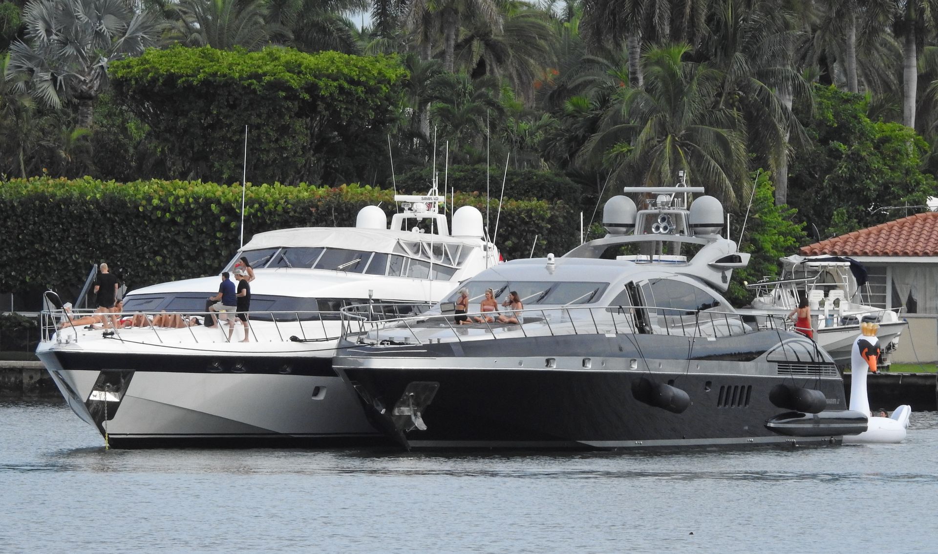 Kinsey Wolanski, Leidy Amelia, Etc Sexy 005