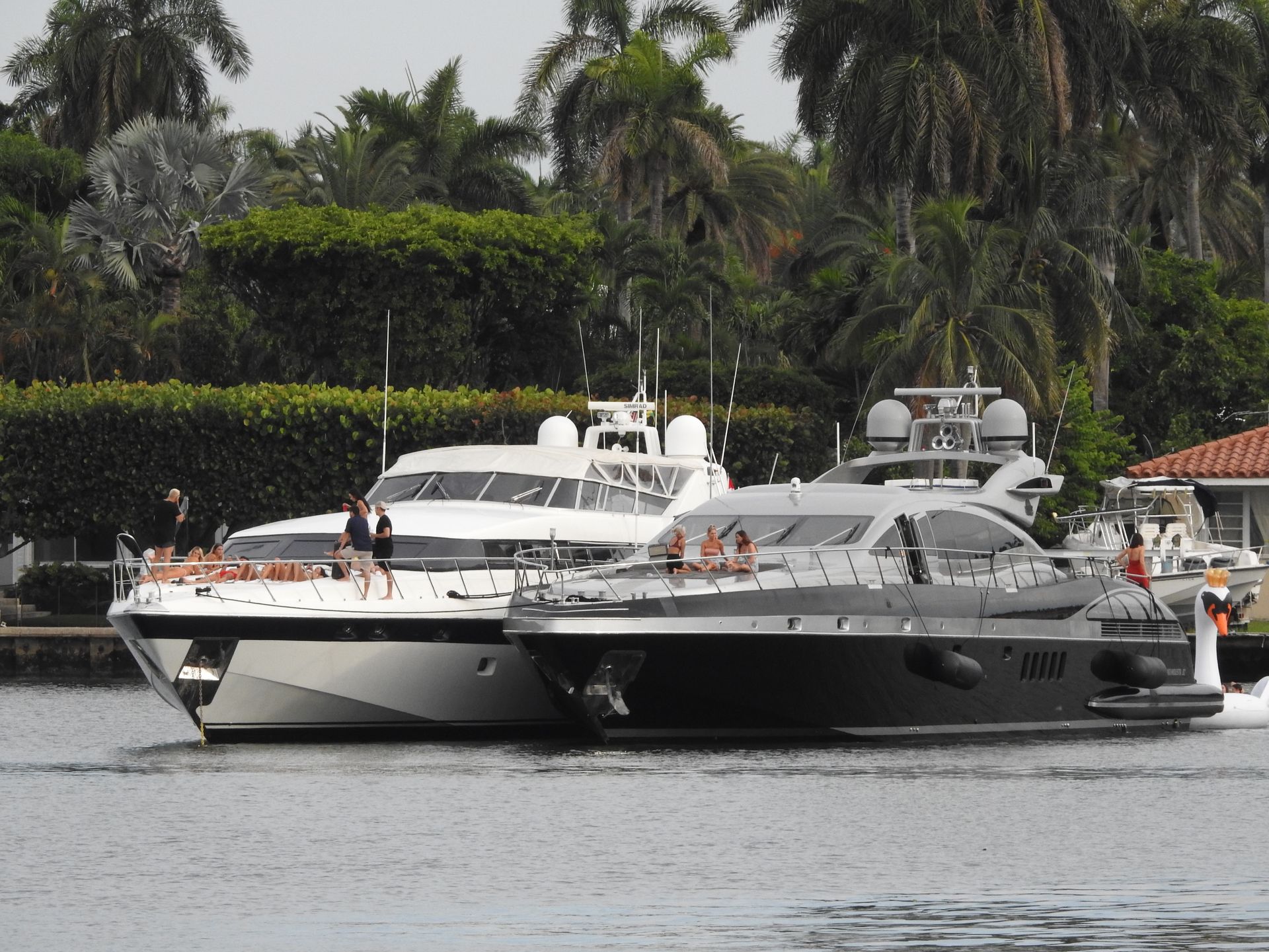 Kinsey Wolanski, Leidy Amelia, Etc Sexy 006