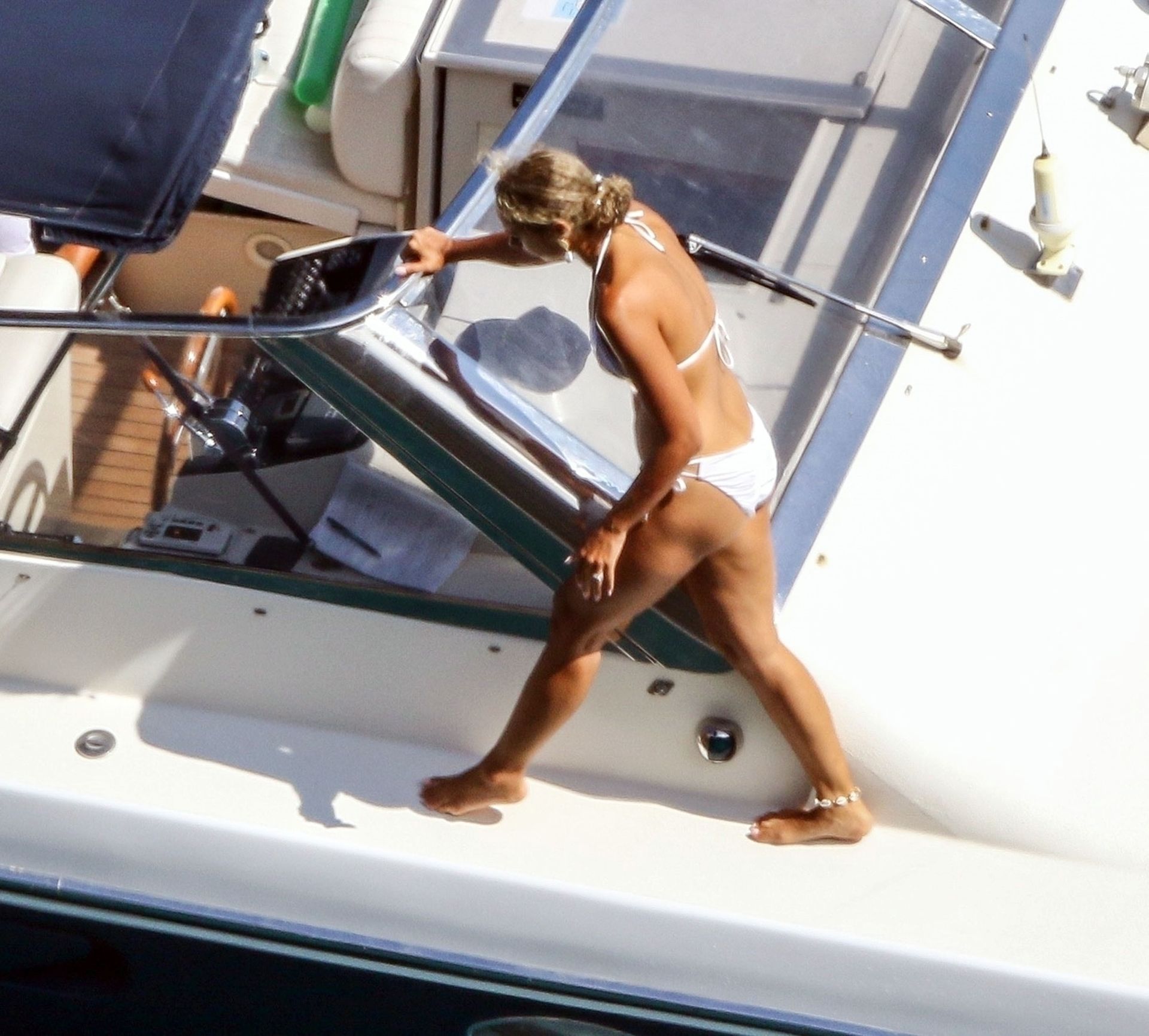 Leona Lewis Sexy 017