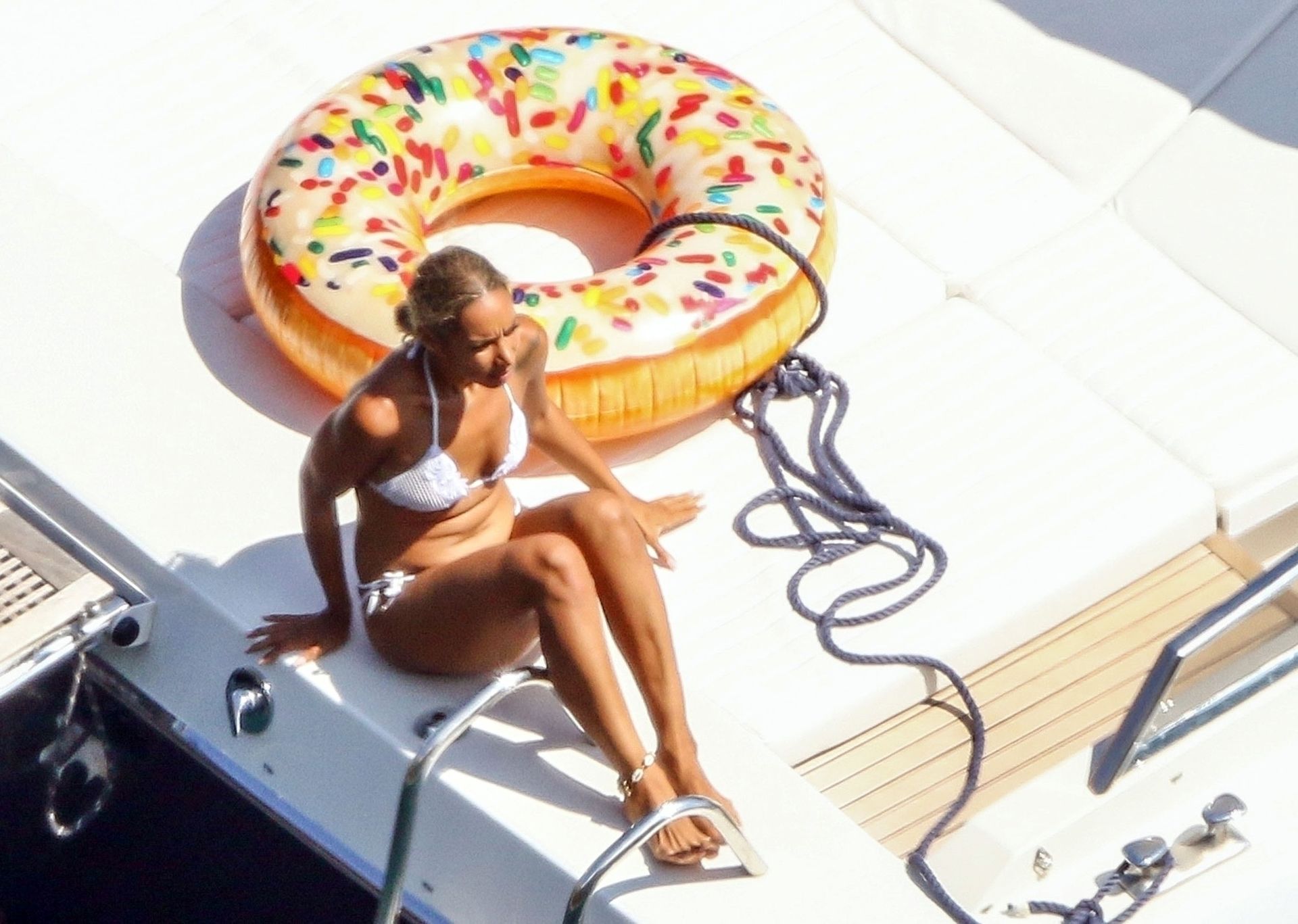 Leona Lewis Sexy 021