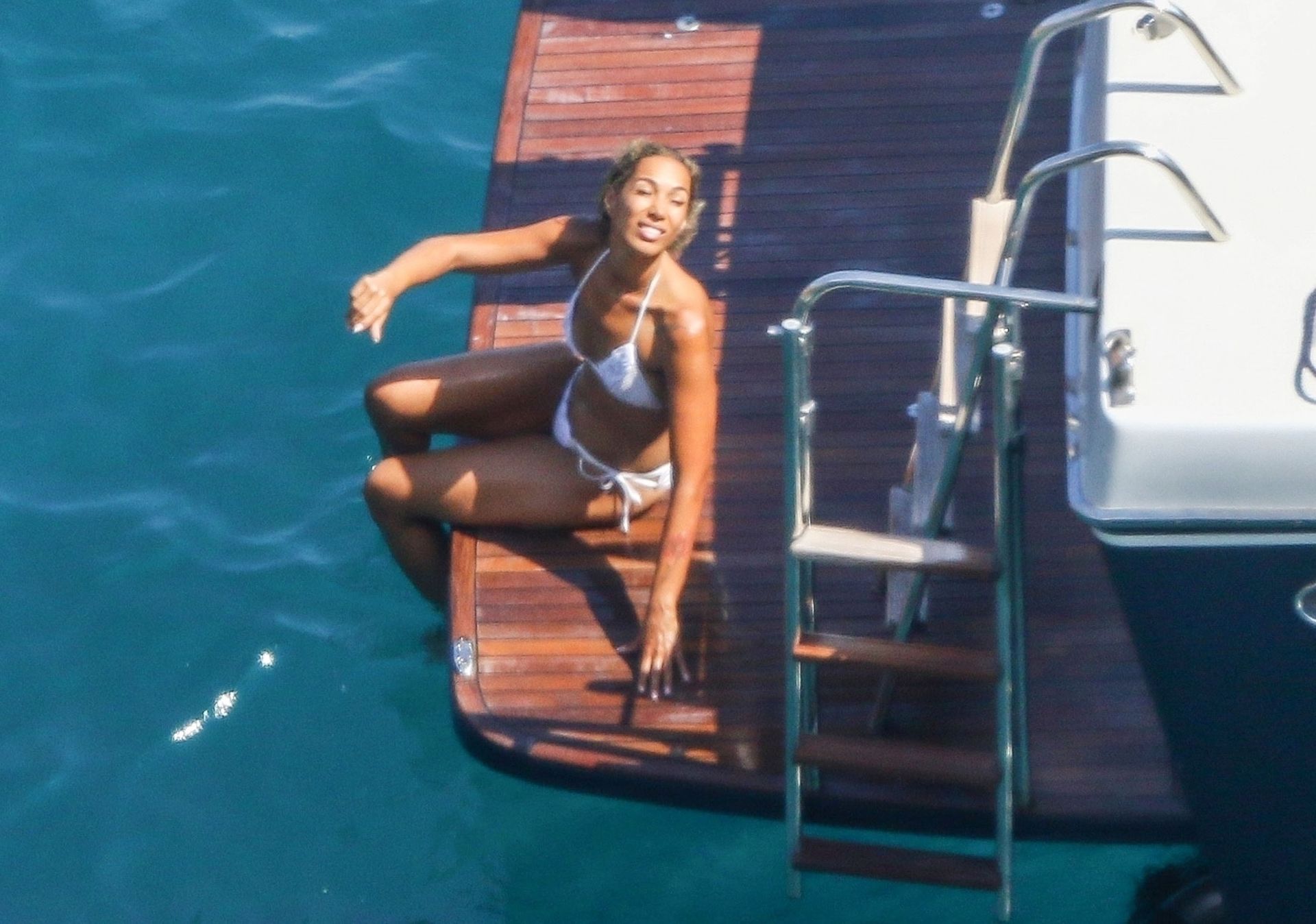 Leona Lewis Sexy 023