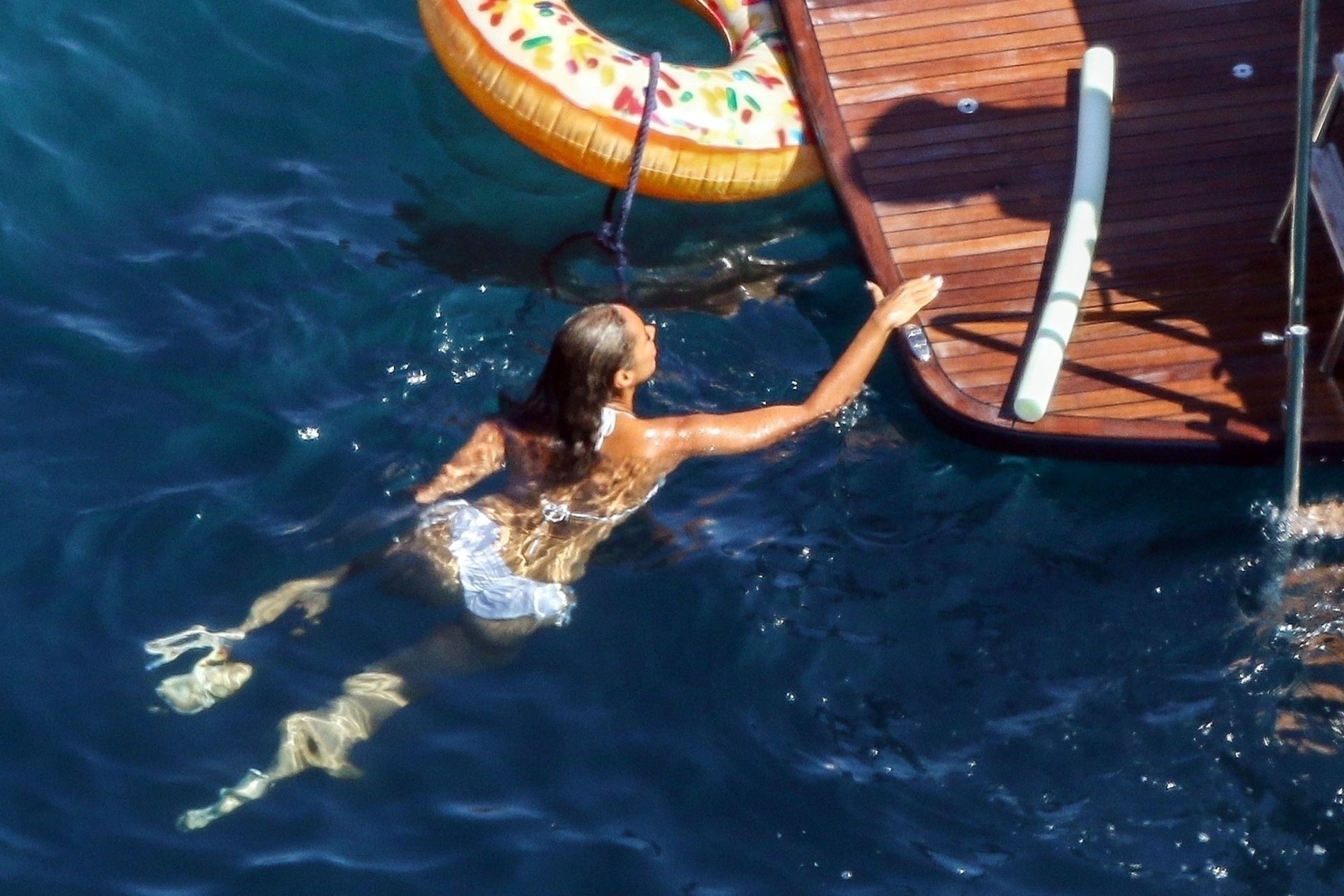 Leona Lewis Sexy 028