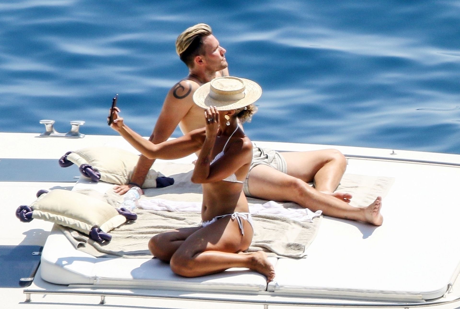 Leona Lewis Sexy 006