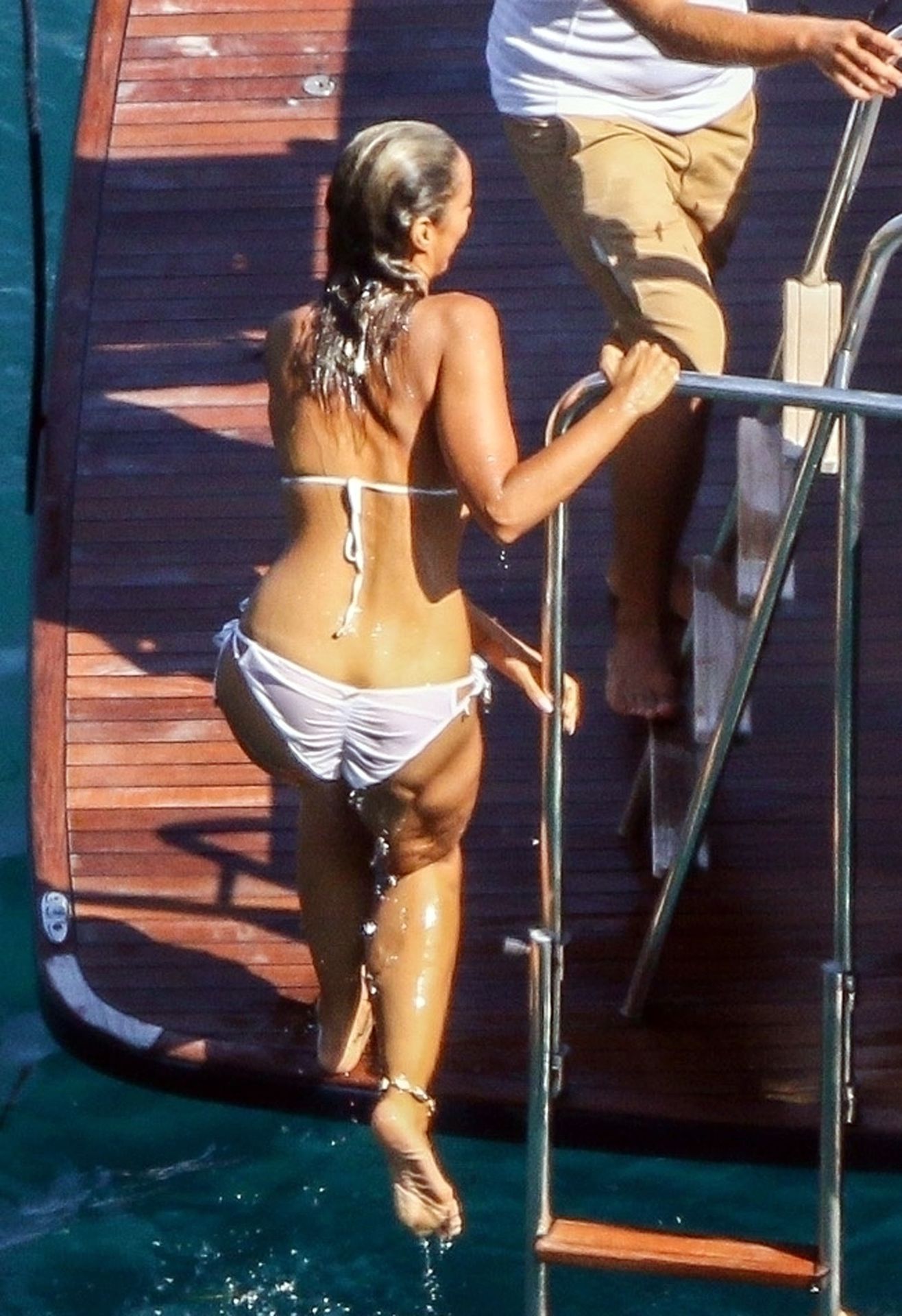 Leona Lewis Sexy 055