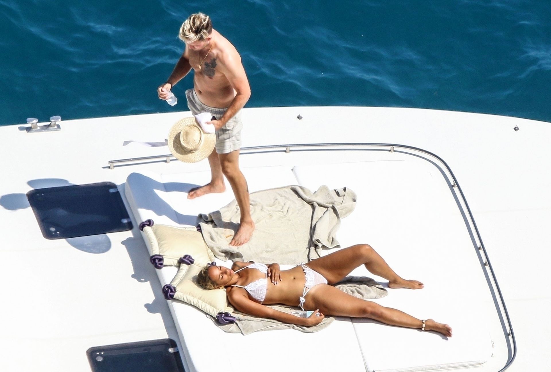 Leona Lewis Sexy 009