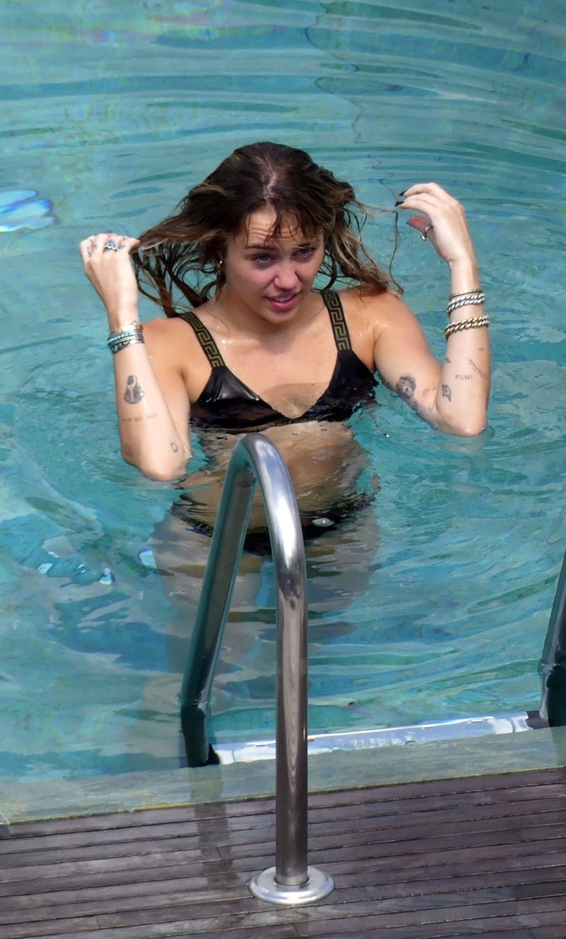 Miley Cyrus Topless, Kaitlynn Carter Hot 019