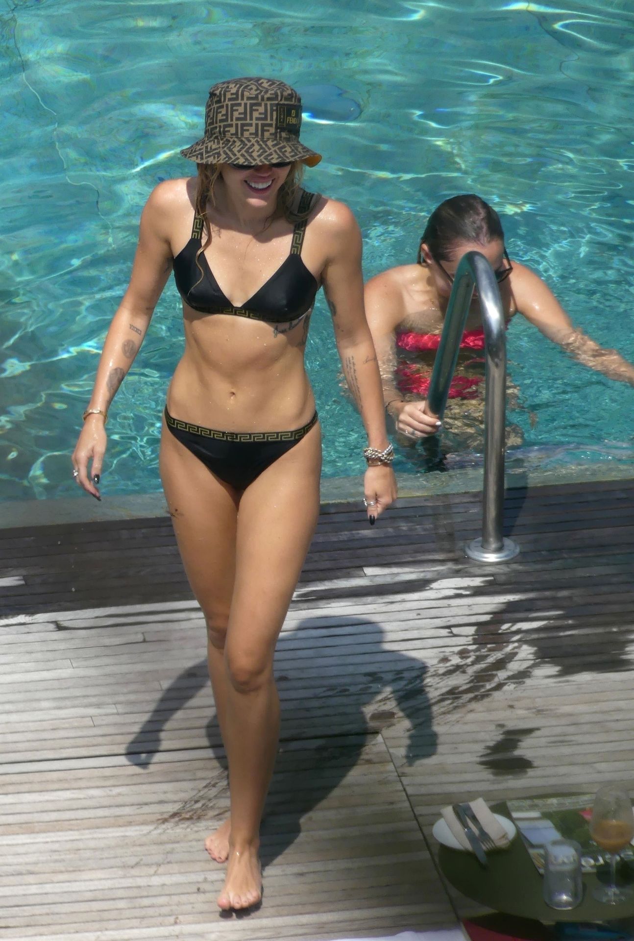 Miley Cyrus Topless, Kaitlynn Carter Hot 053