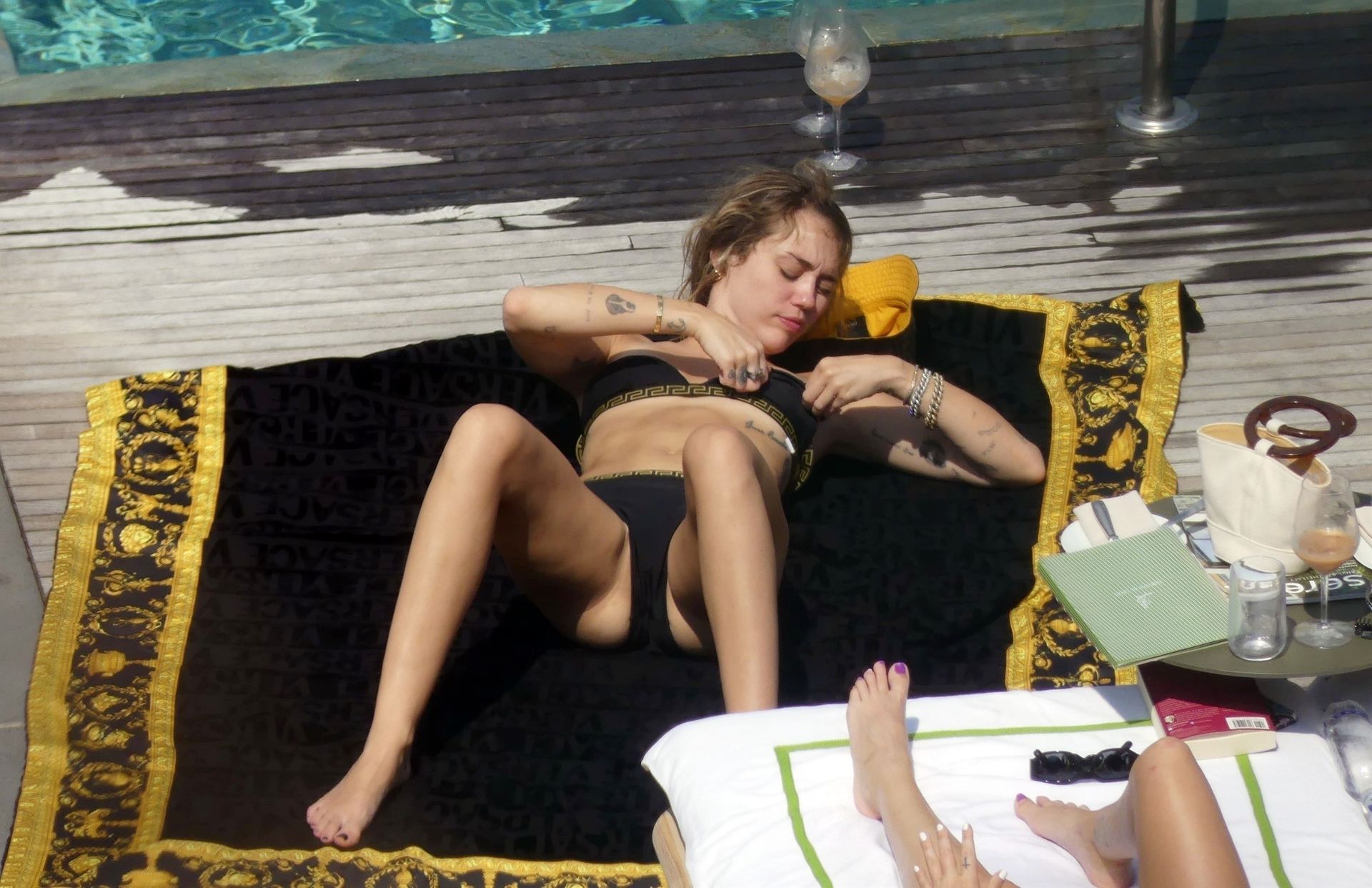 Miley Cyrus Topless, Kaitlynn Carter Hot 059