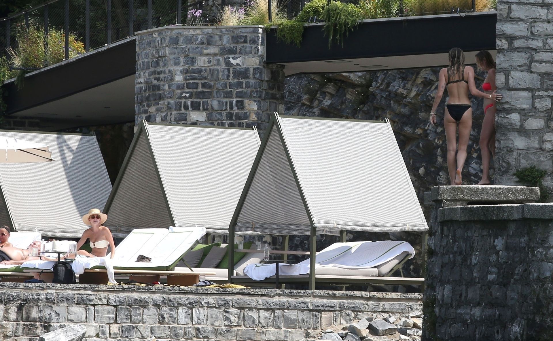 Miley Cyrus Topless, Kaitlynn Carter Hot 007