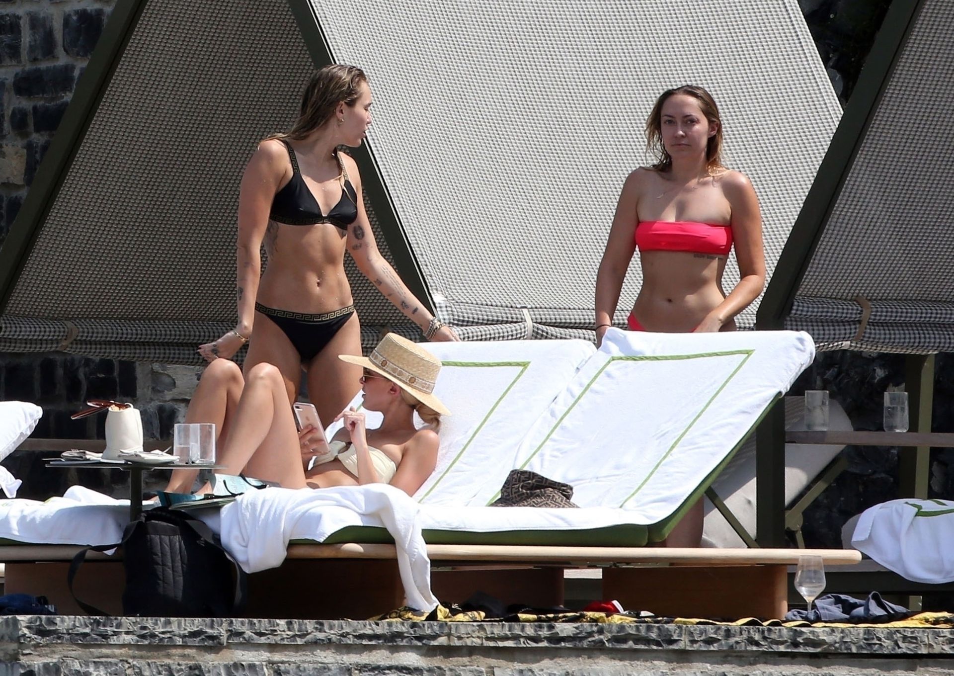 Miley Cyrus Topless, Kaitlynn Carter Hot 009