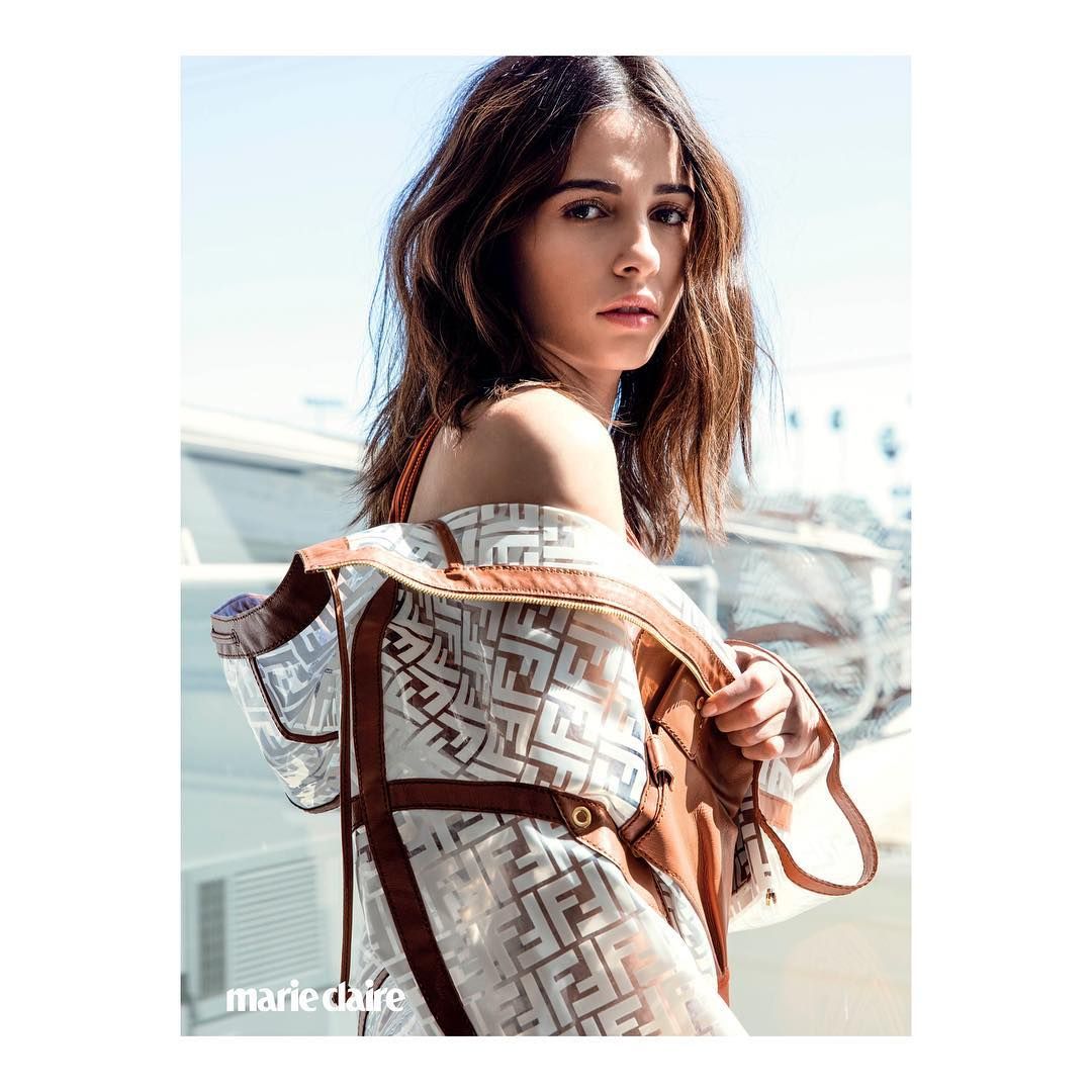 Naomi Scott Sexy 023