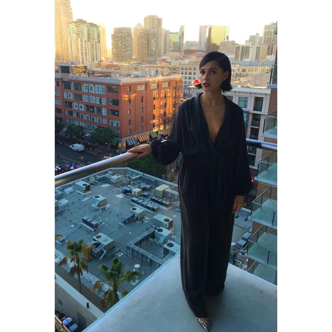 Naomi Scott Sexy 024