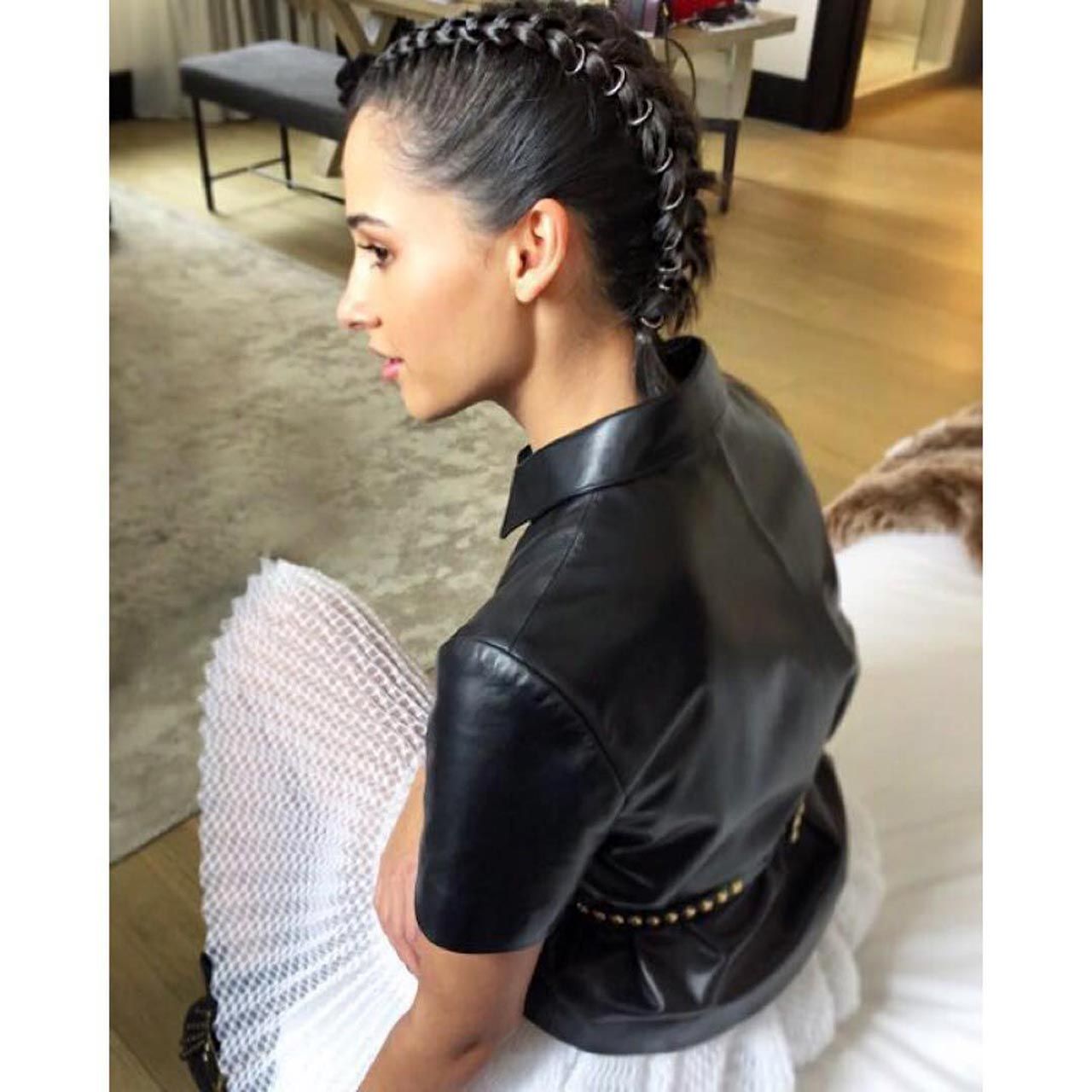 Naomi Scott Sexy 025