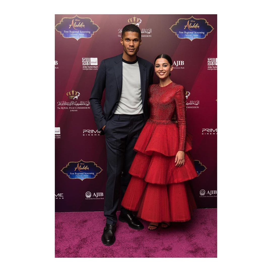 Naomi Scott Sexy 029