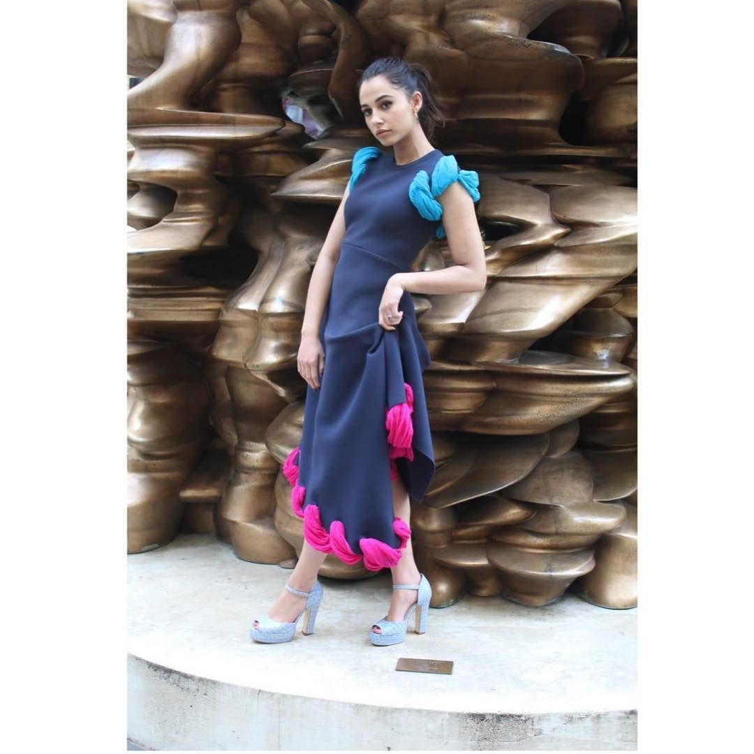 Naomi Scott Sexy 032