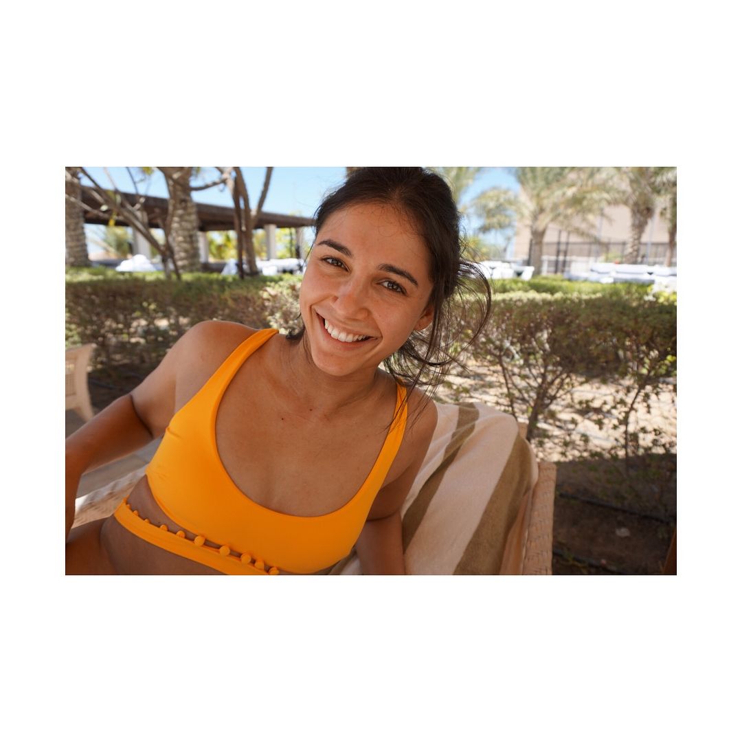 Naomi Scott Sexy 035