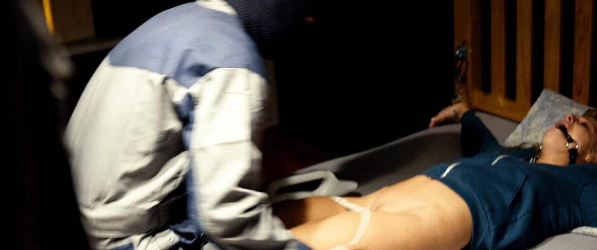 Sarah Chronis Nude – Bloedlink 004