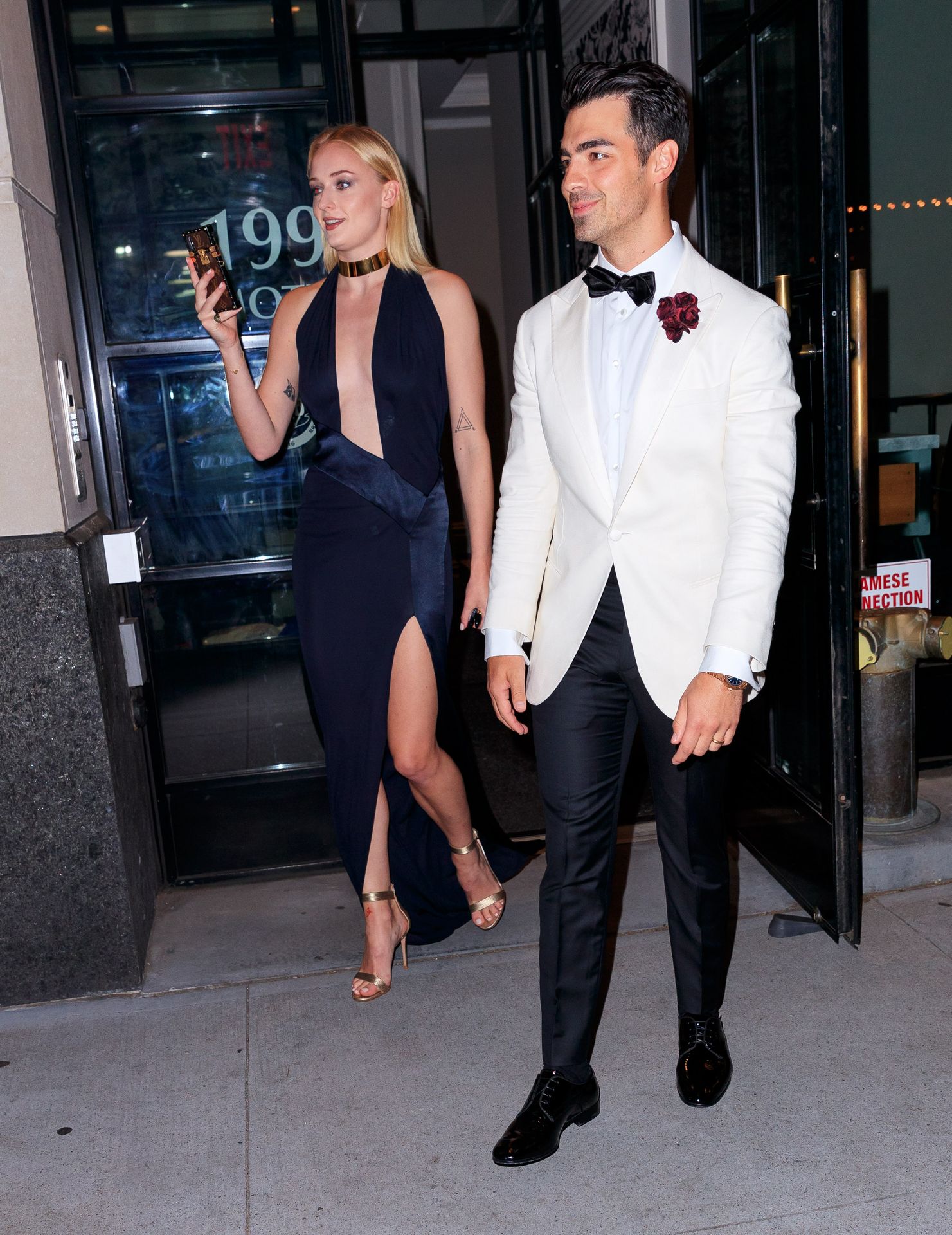 Sophie Turner Braless 002