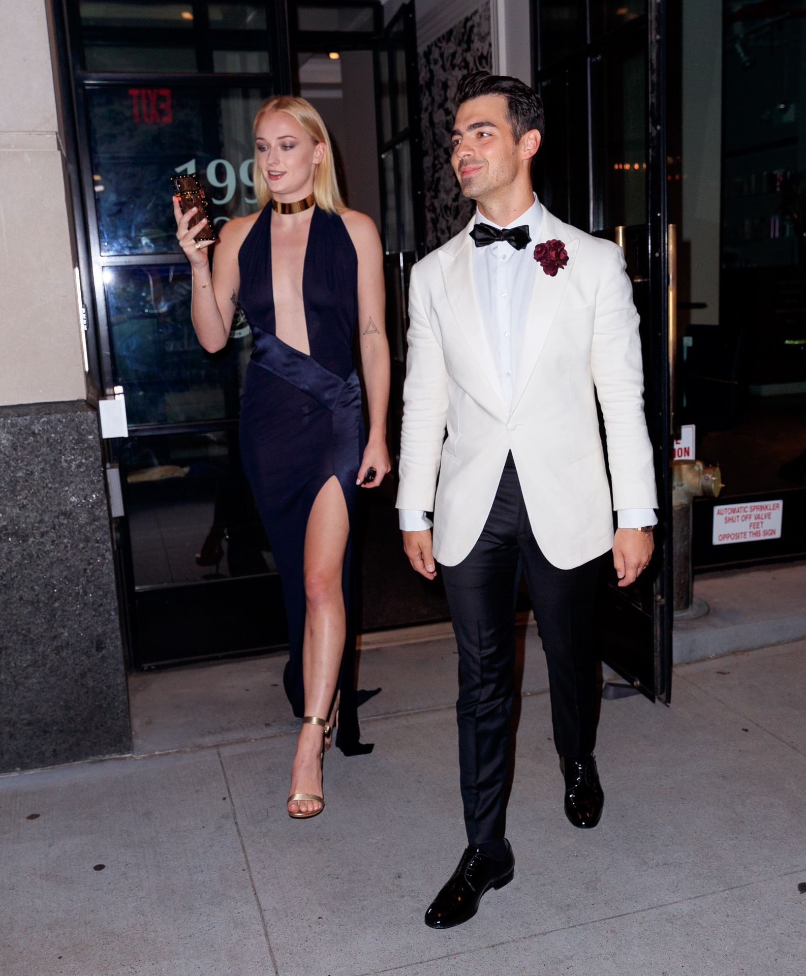 Sophie Turner Braless 001