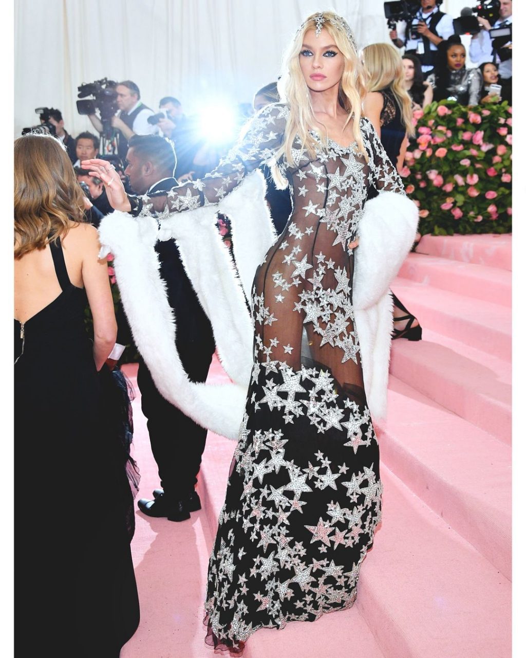 Stella Maxwell Nude & Sexy 005