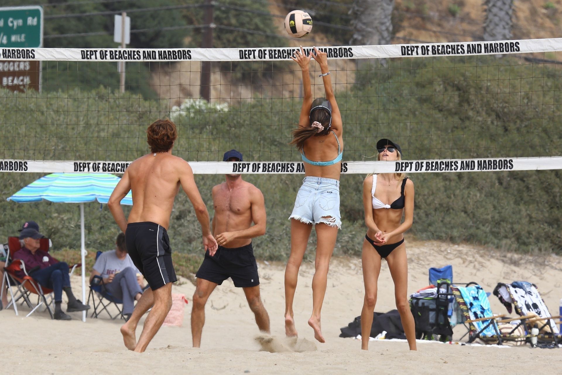 Alessandra Ambrosio Sexy 015