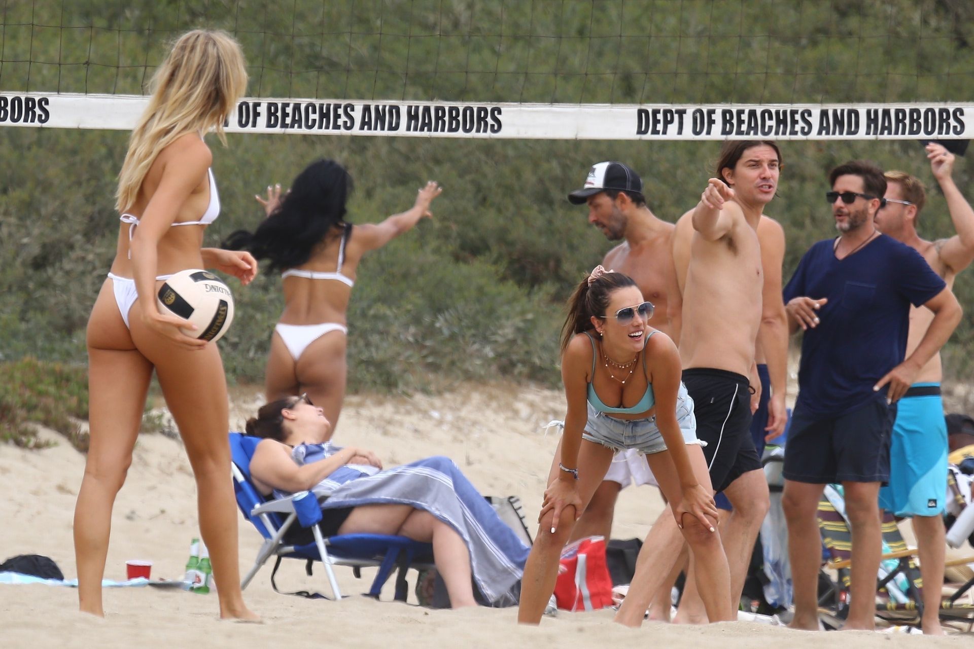 Alessandra Ambrosio Sexy 041