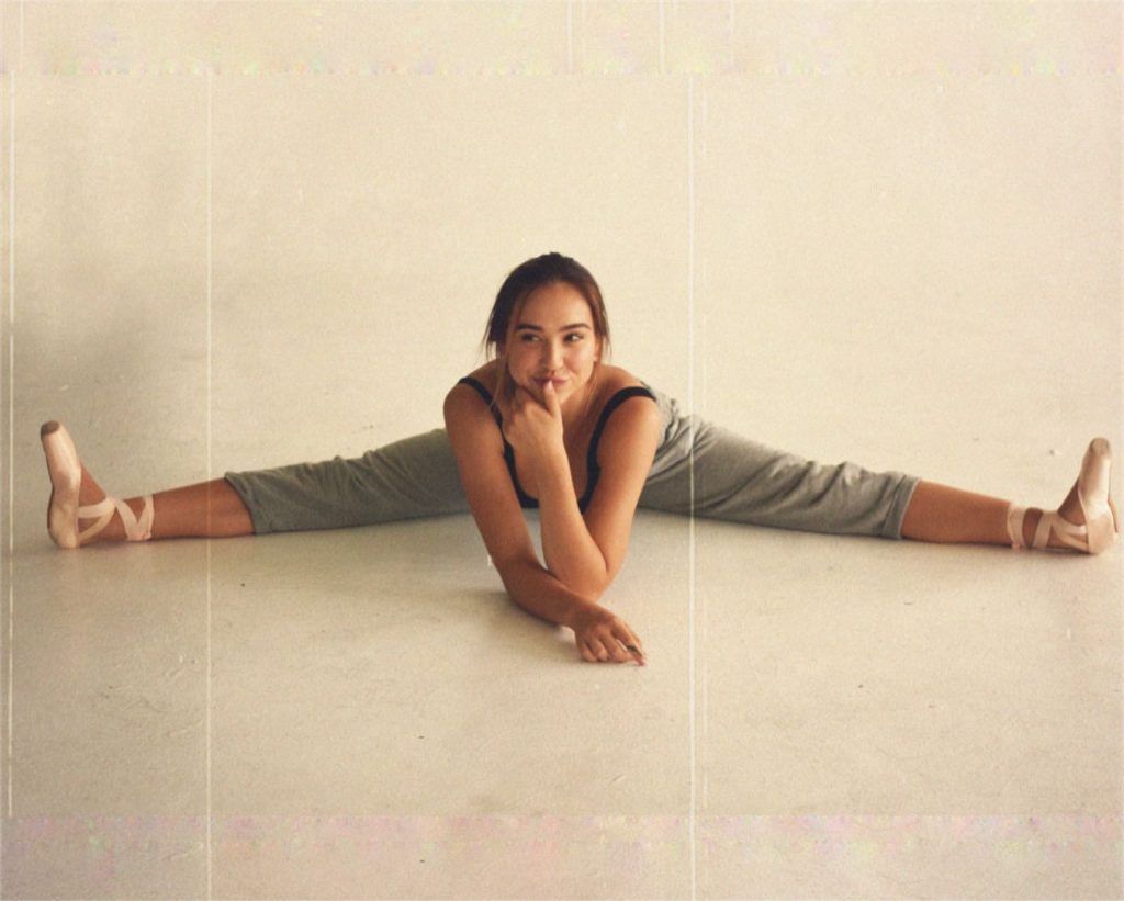 Alexis Ren Sexy Topless Thefappeningblog Com 22 1024x821