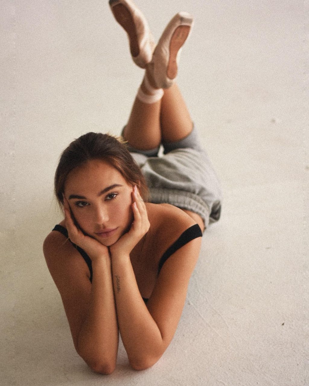 Alexis Ren Sexy Topless Thefappeningblog Com 23 1024x1280