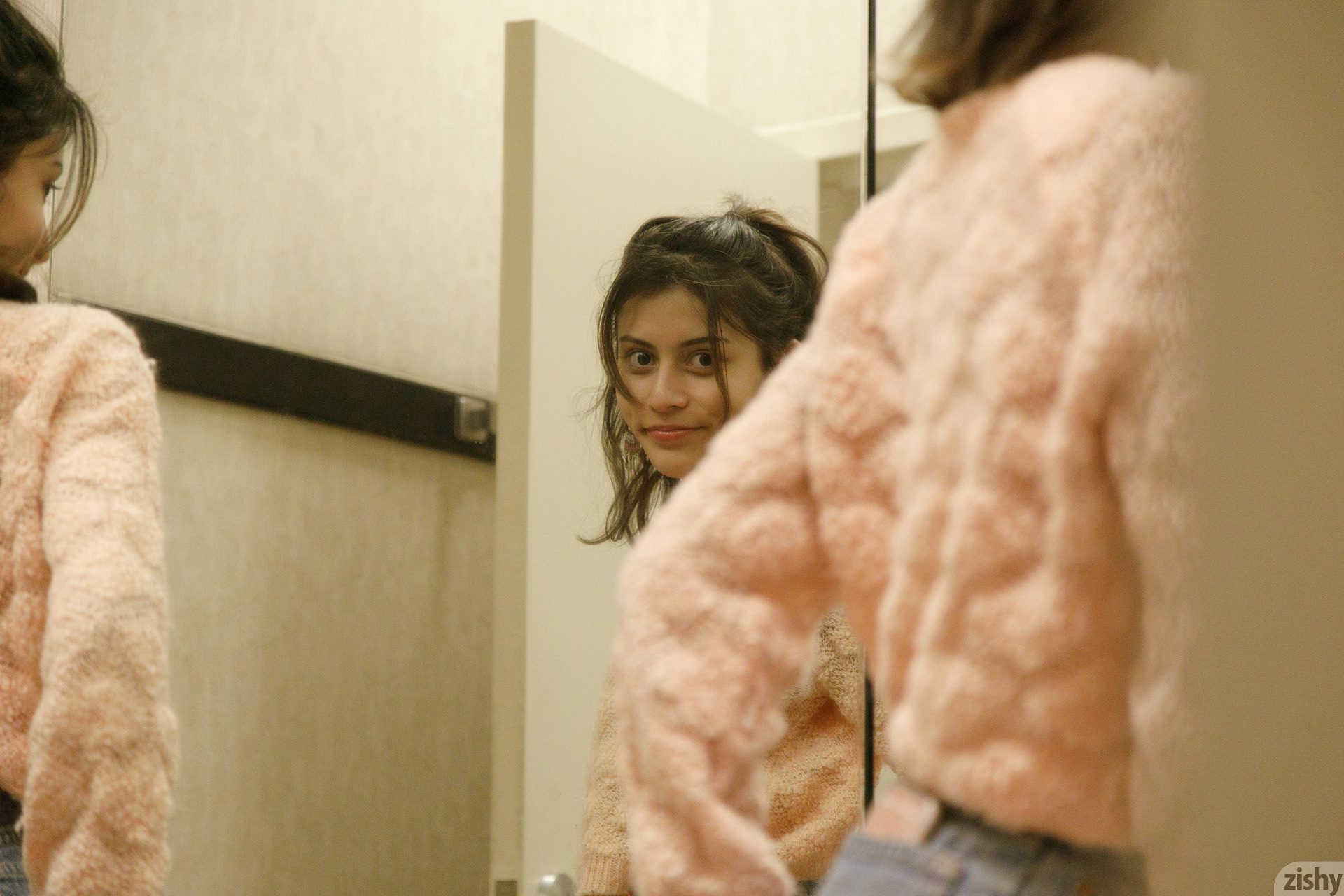 Emelia Pearl Thin And Crispy Zishy (28)