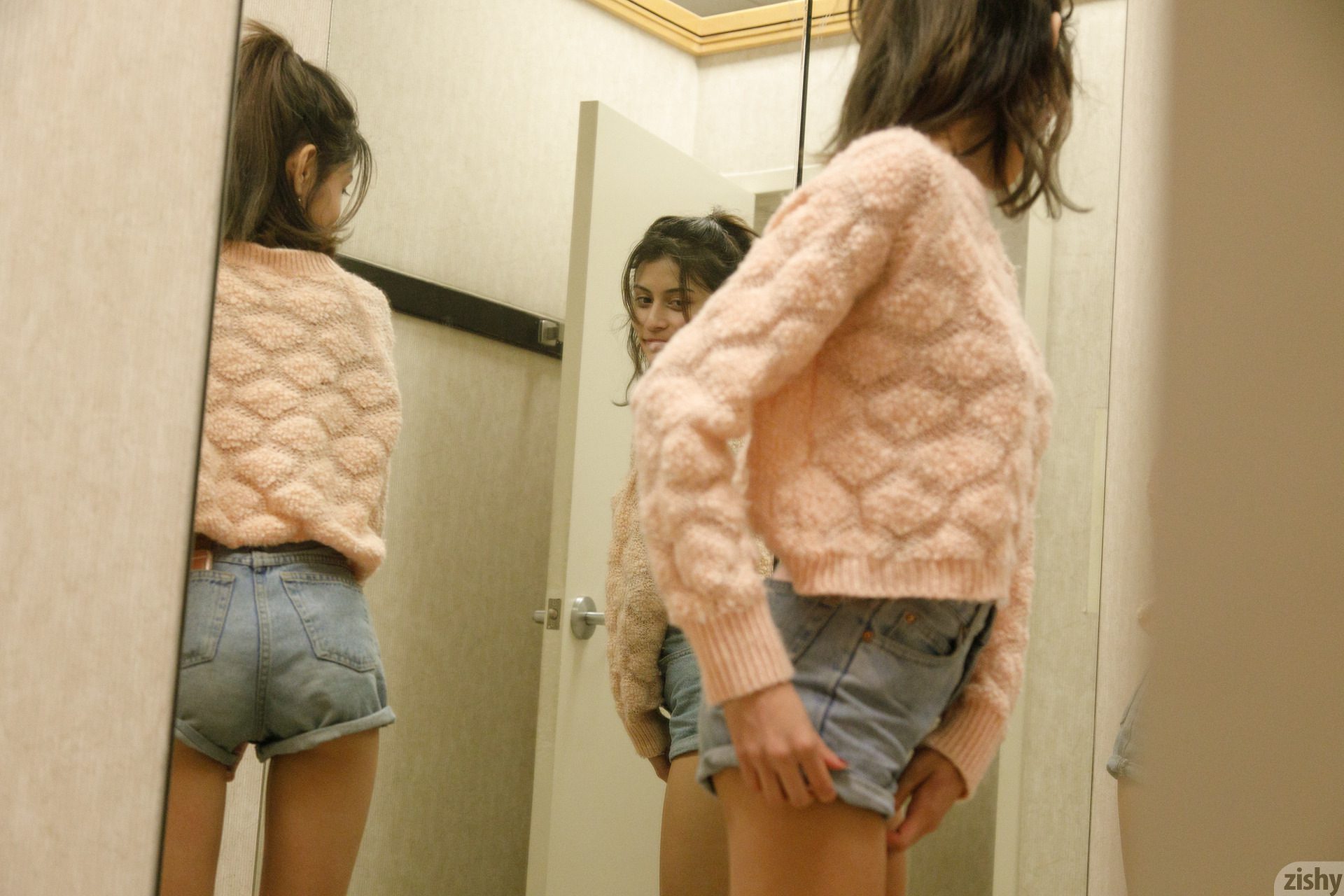 Emelia Pearl Thin And Crispy Zishy (29)