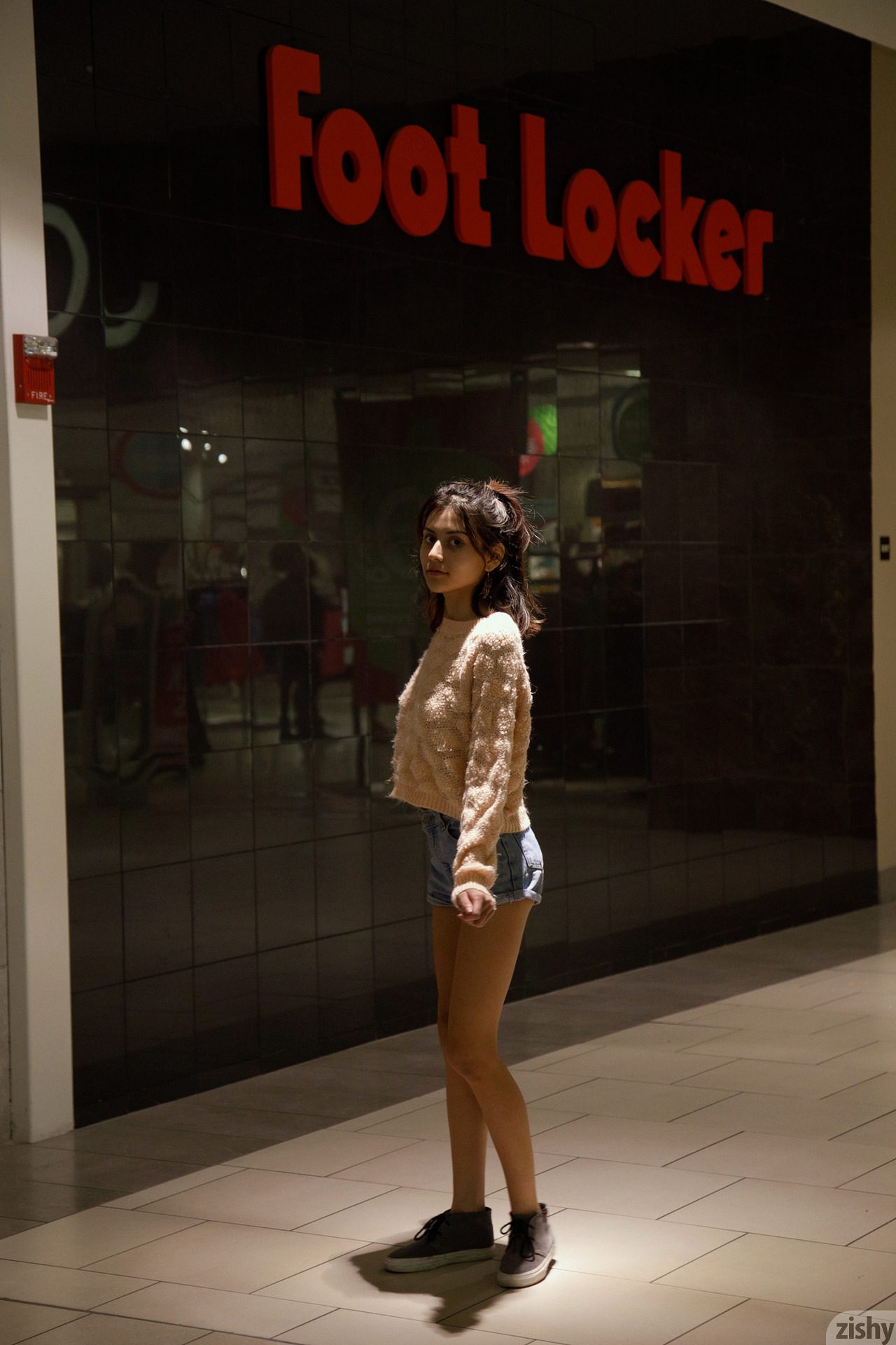 Emelia Pearl Thin And Crispy Zishy (4)