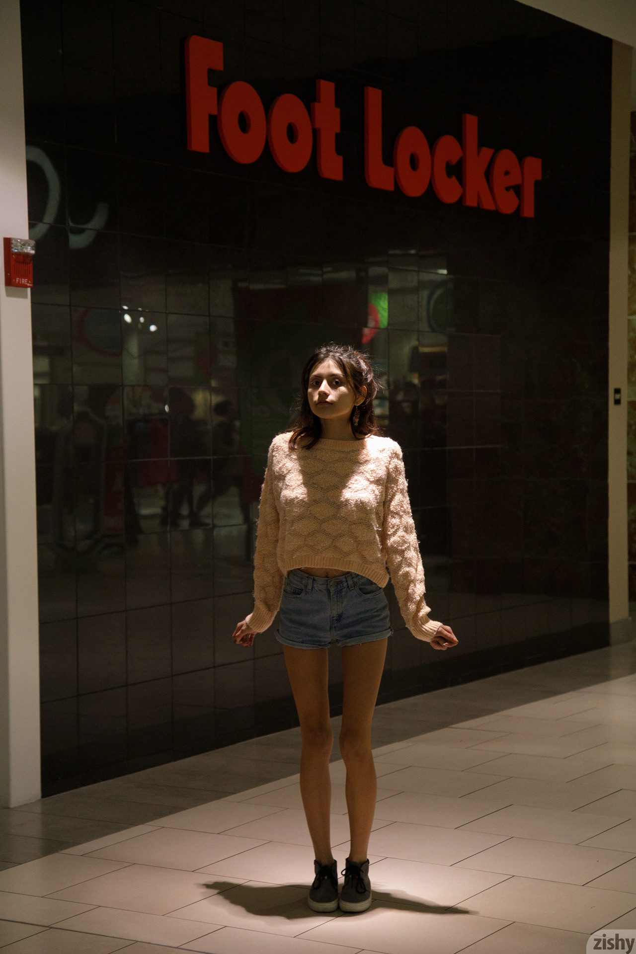 Emelia Pearl Thin And Crispy Zishy (5)