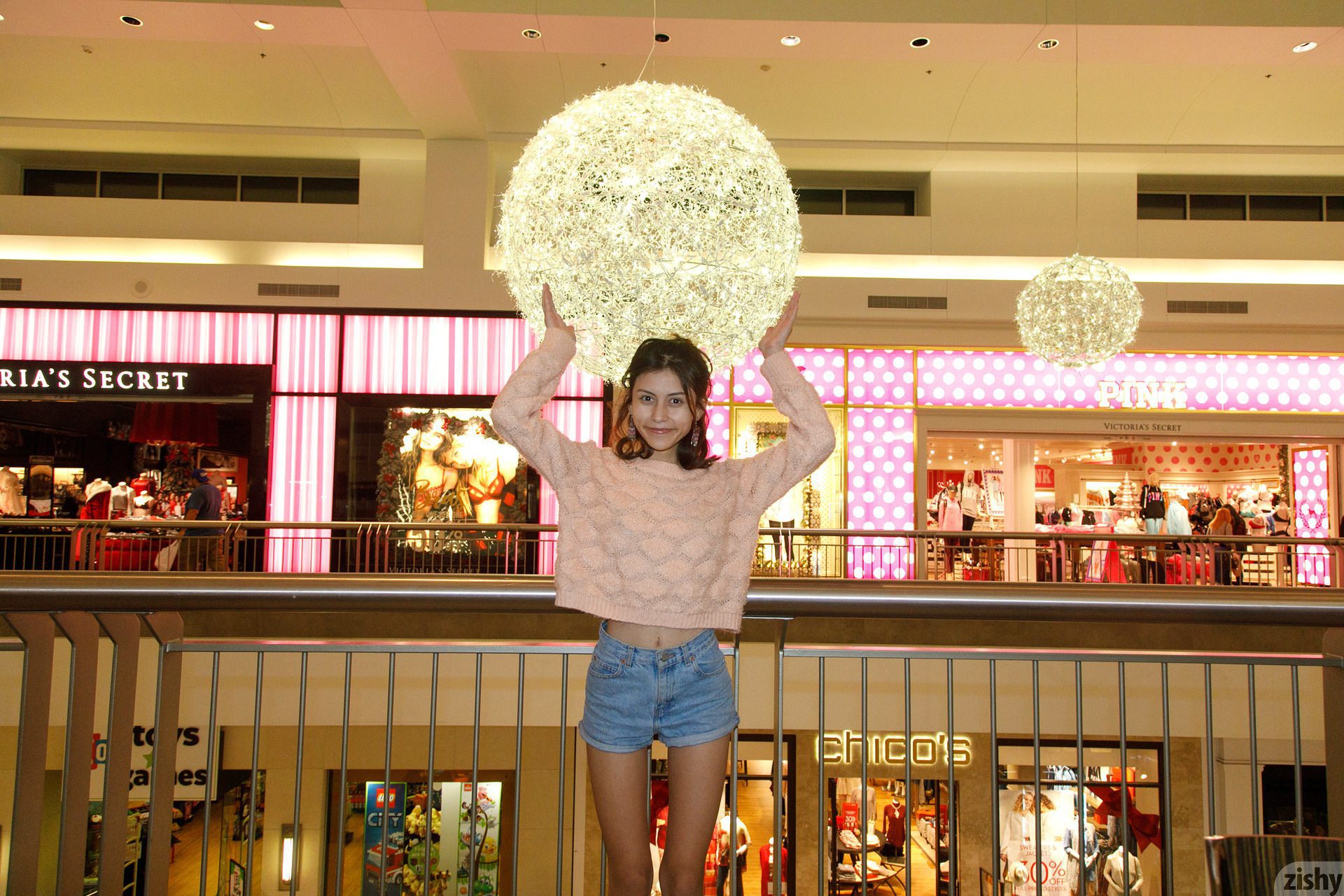 Emelia Pearl Thin And Crispy Zishy (1)