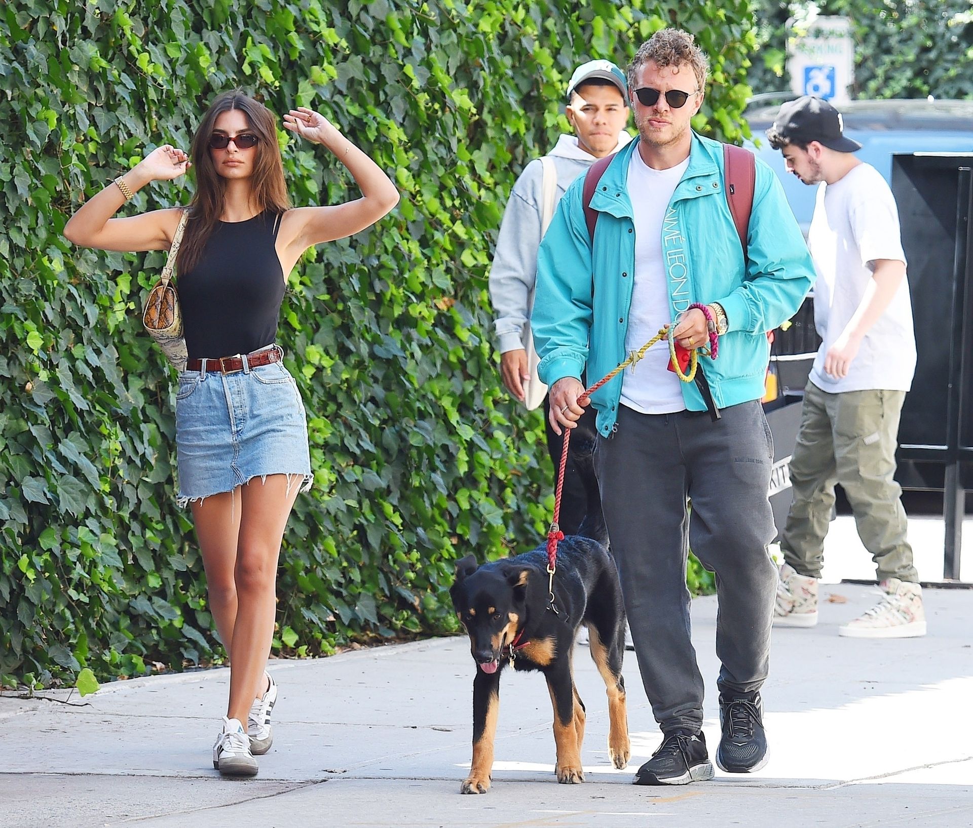 Emily Ratajkowski Sexy (14)