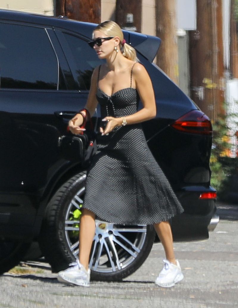 Hailey Baldwin Sexy 014