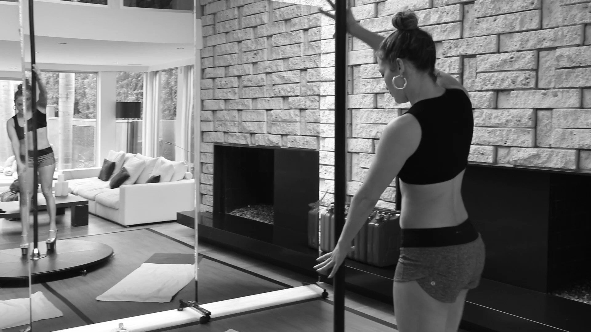 Jennifer Lopez’s Stripper Ass – Hustlers 012