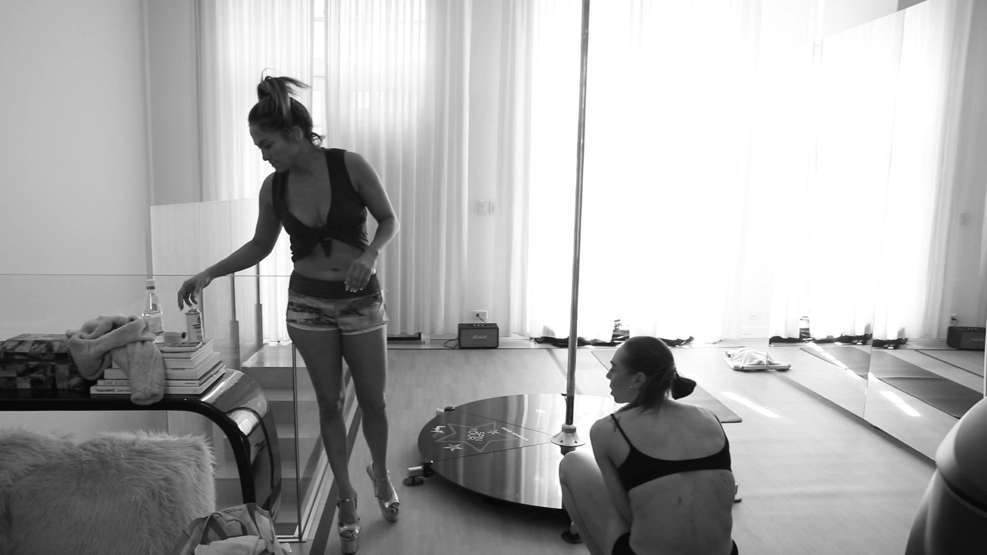 Jennifer Lopez’s Stripper Ass – Hustlers 037