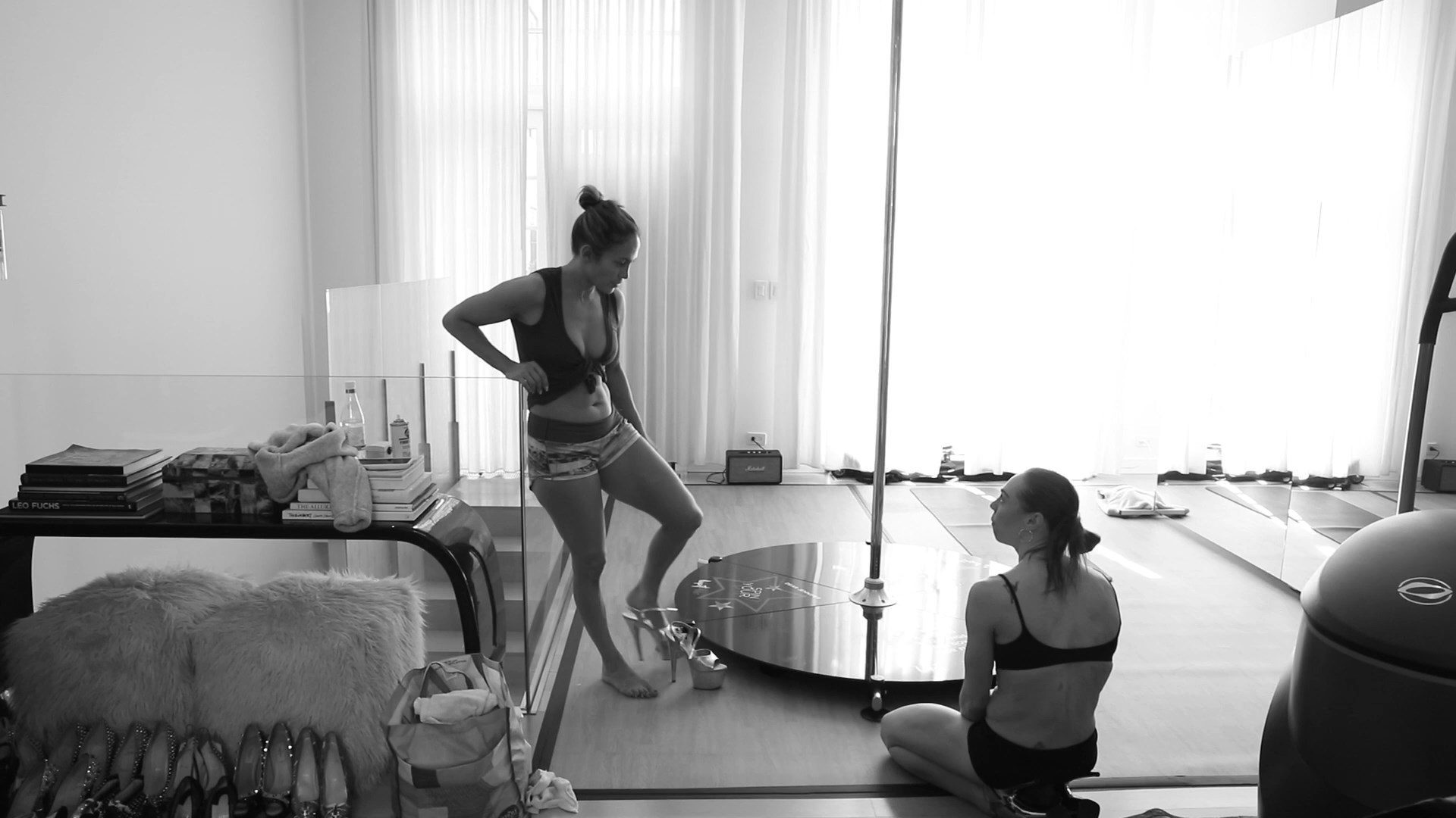 Jennifer Lopez’s Stripper Ass – Hustlers 038