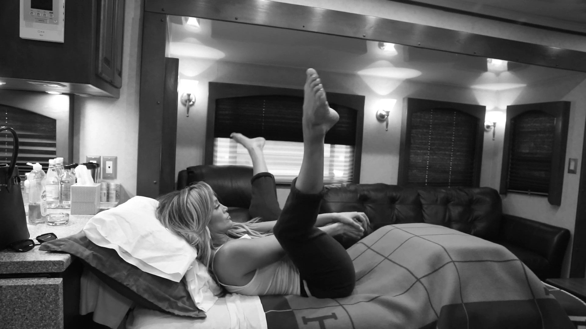 Jennifer Lopez’s Stripper Ass – Hustlers 042