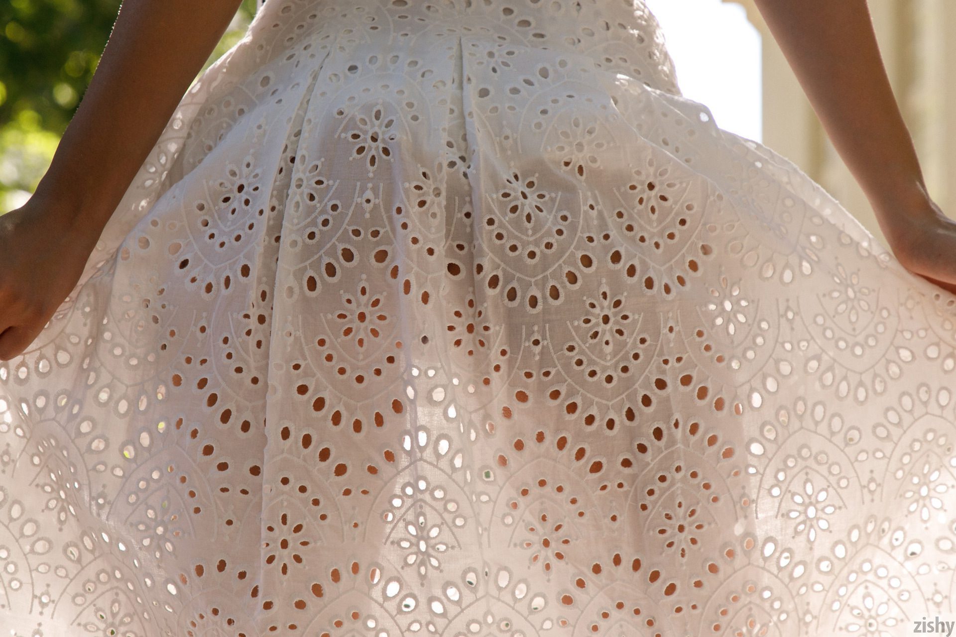 Jessica Albanka Melts Oslo Zishy (20)