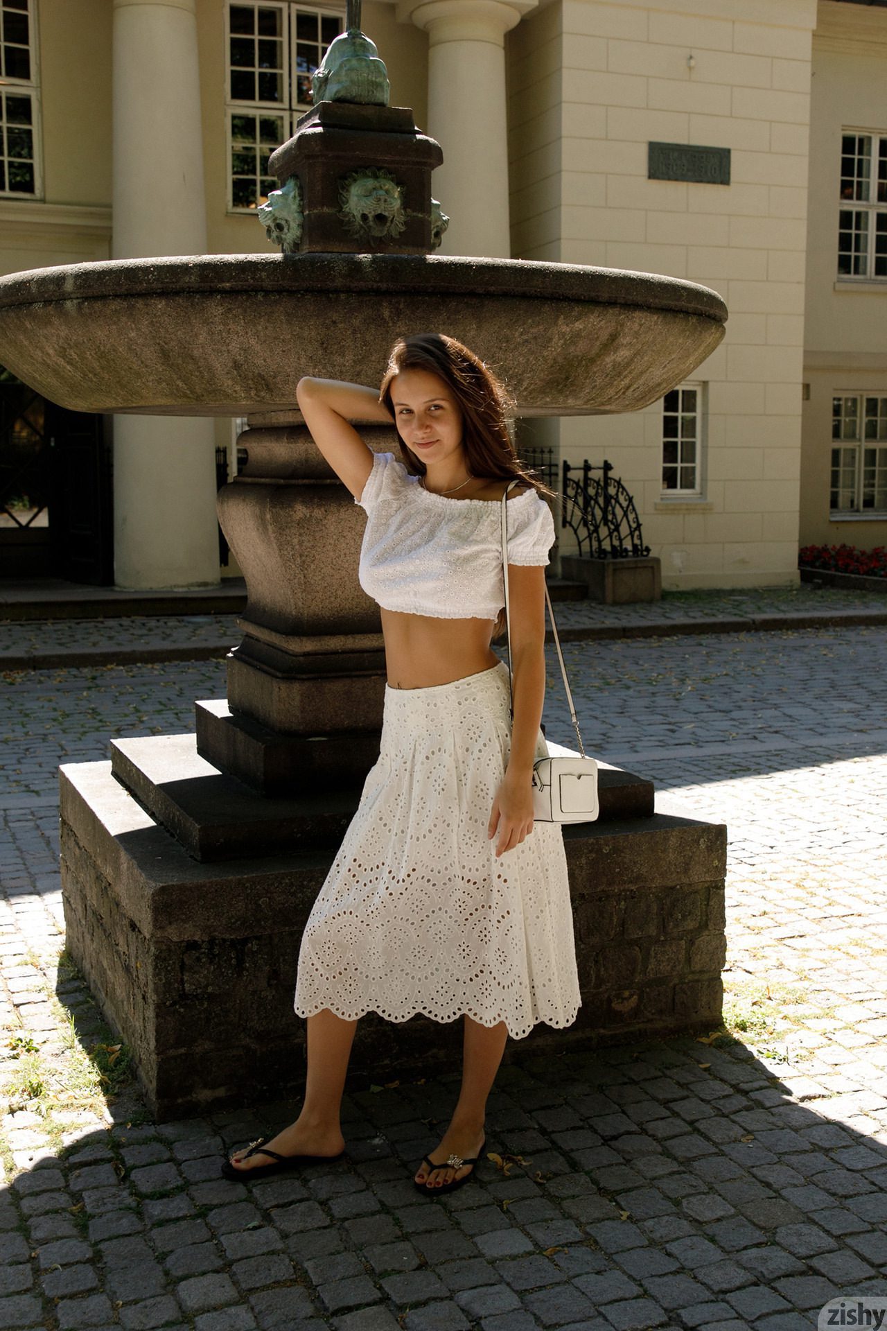 Jessica Albanka Melts Oslo Zishy (5)