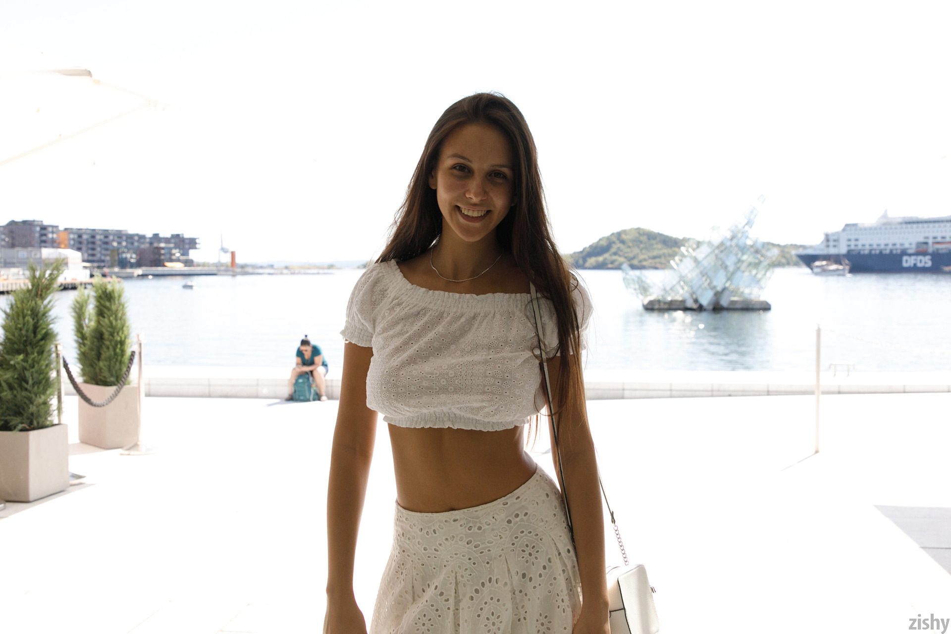 Jessica Albanka Melts Oslo Zishy (41)