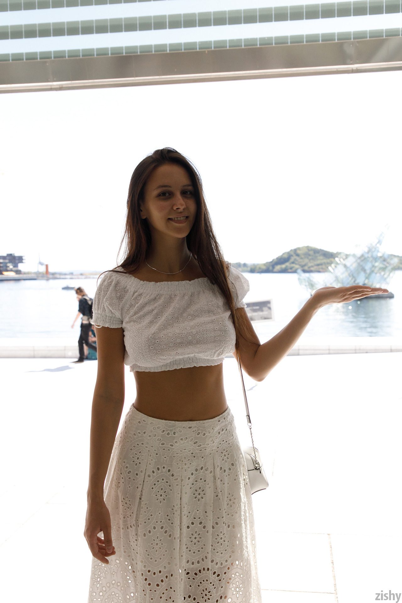 Jessica Albanka Melts Oslo Zishy (43)