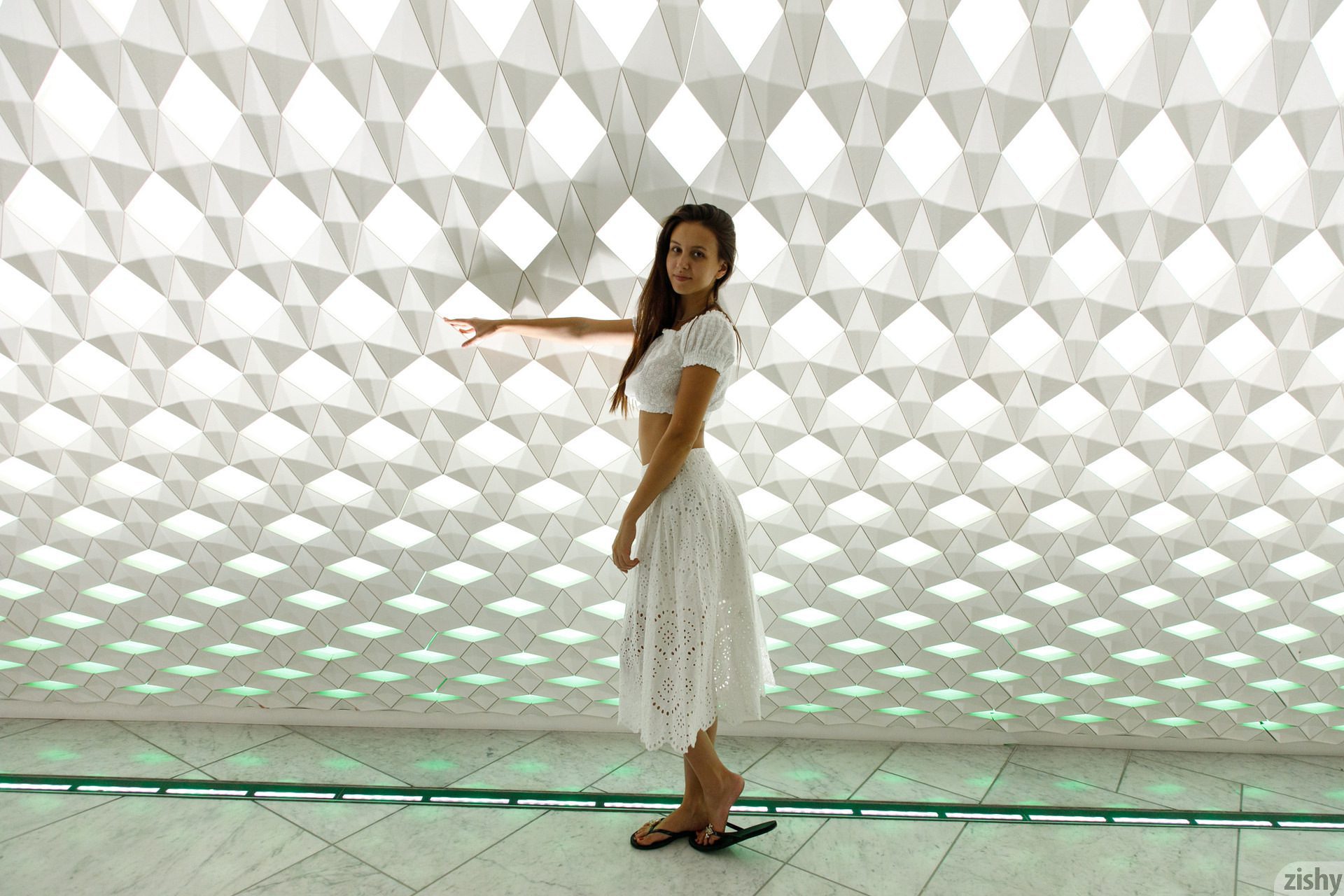 Jessica Albanka Melts Oslo Zishy (48)