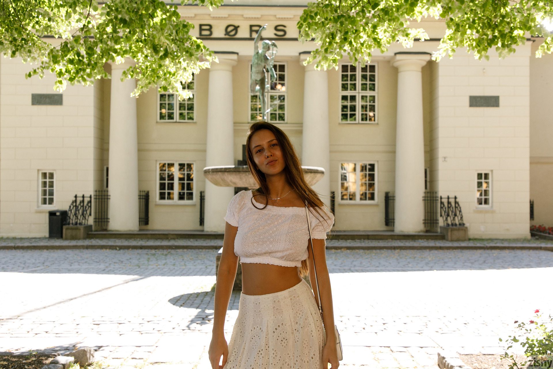 Jessica Albanka Melts Oslo Zishy (7)