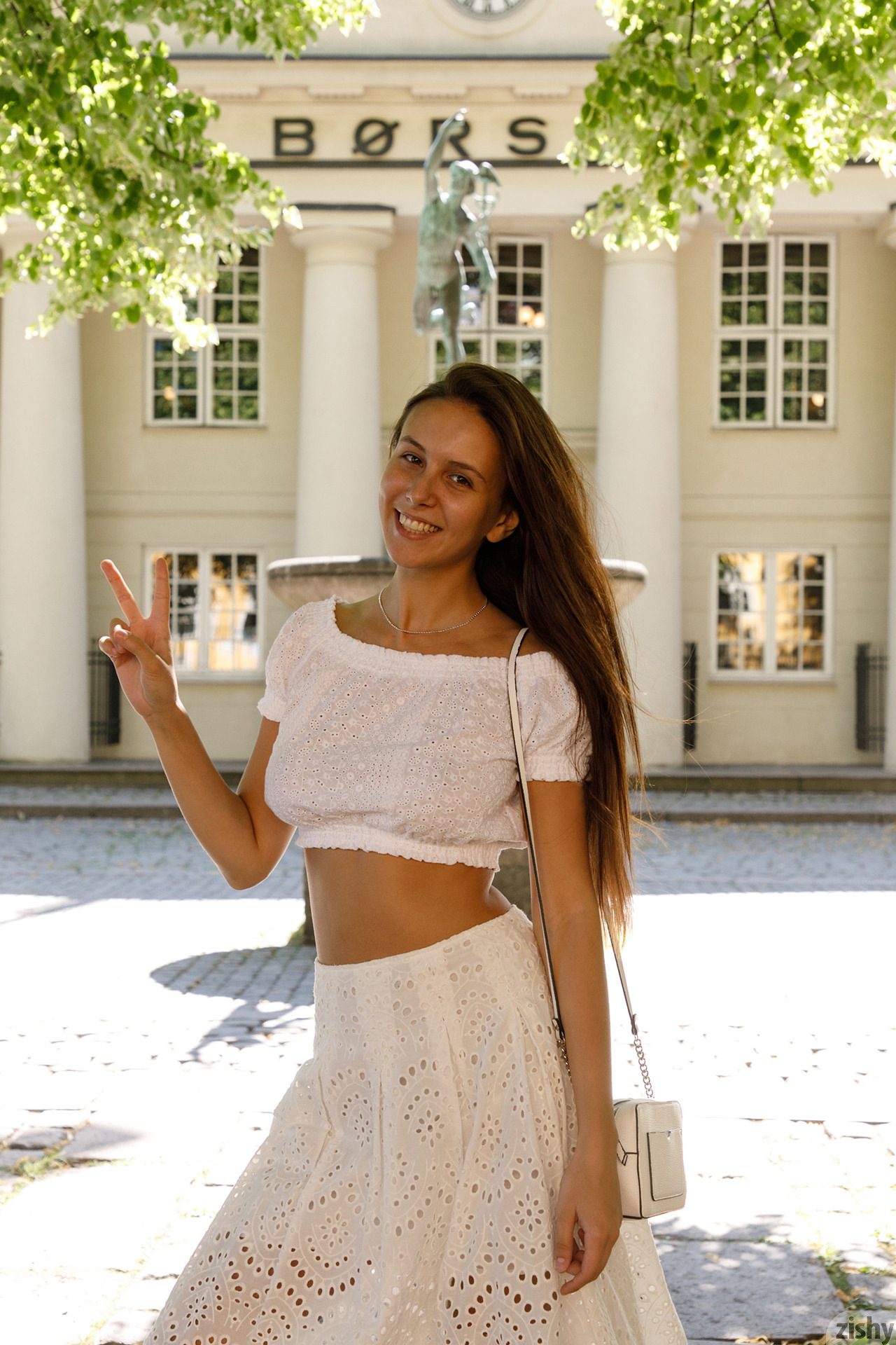 Jessica Albanka Melts Oslo Zishy (8)