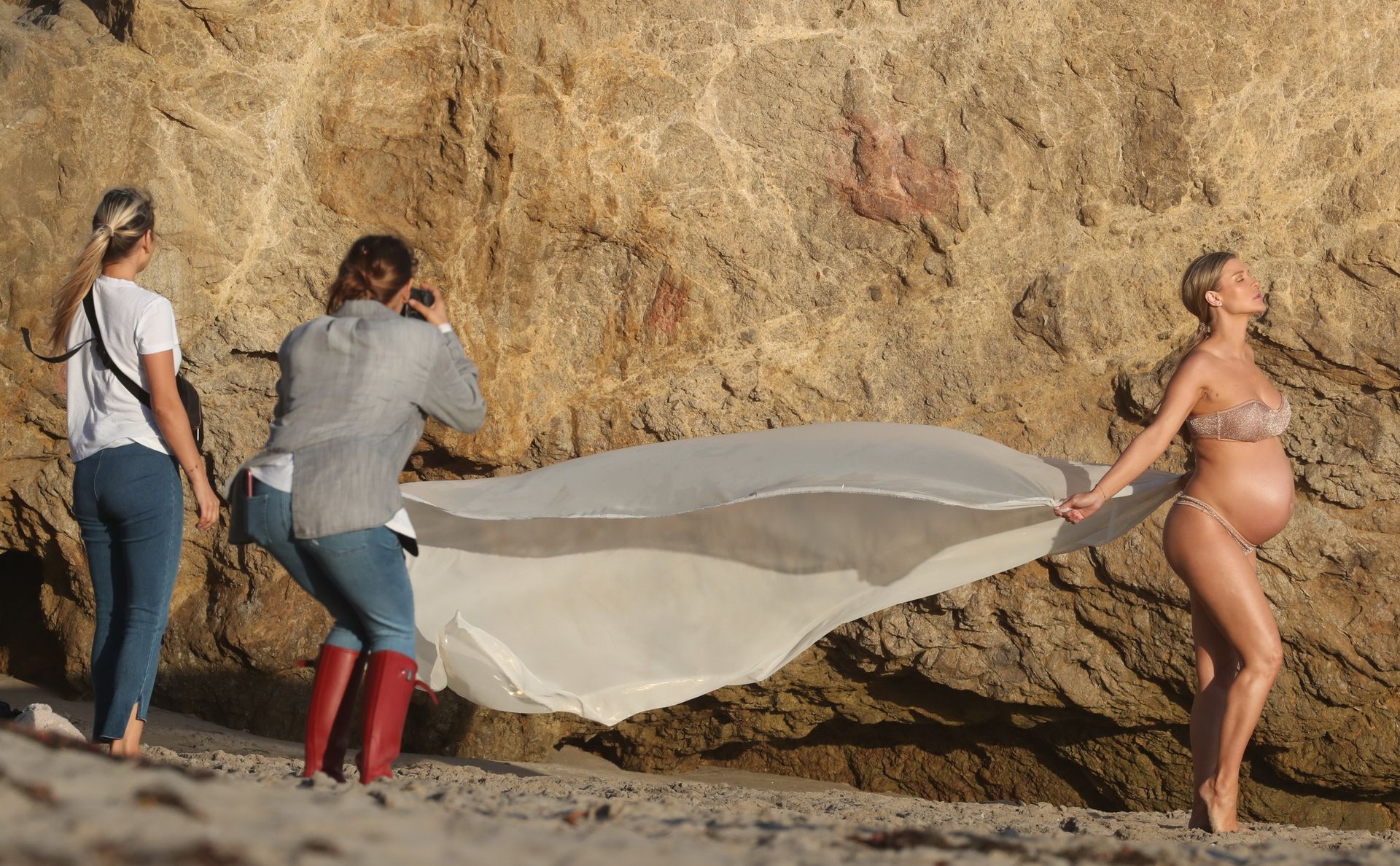 Joanna Krupa Hot 020