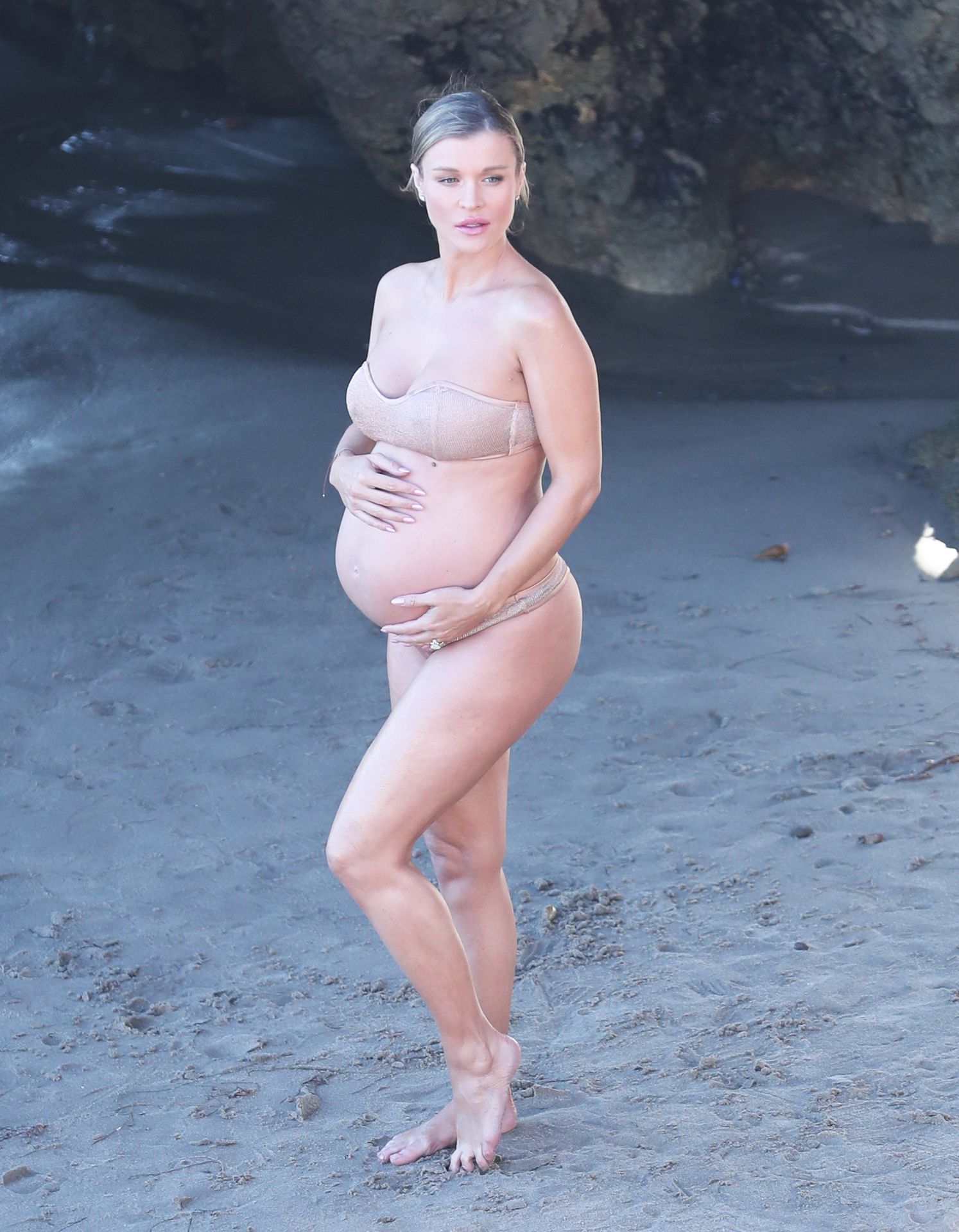 Joanna Krupa Hot 010