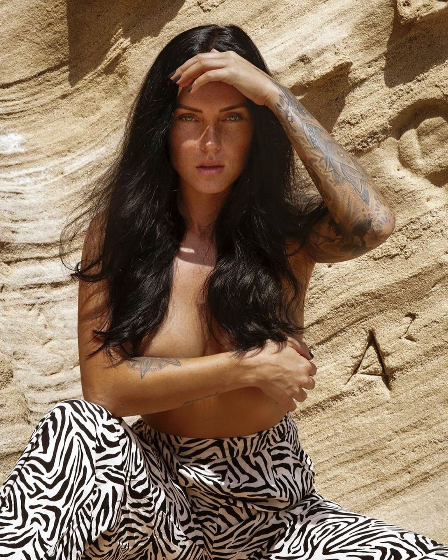 Kayla Lauren Nude & Sexy 002